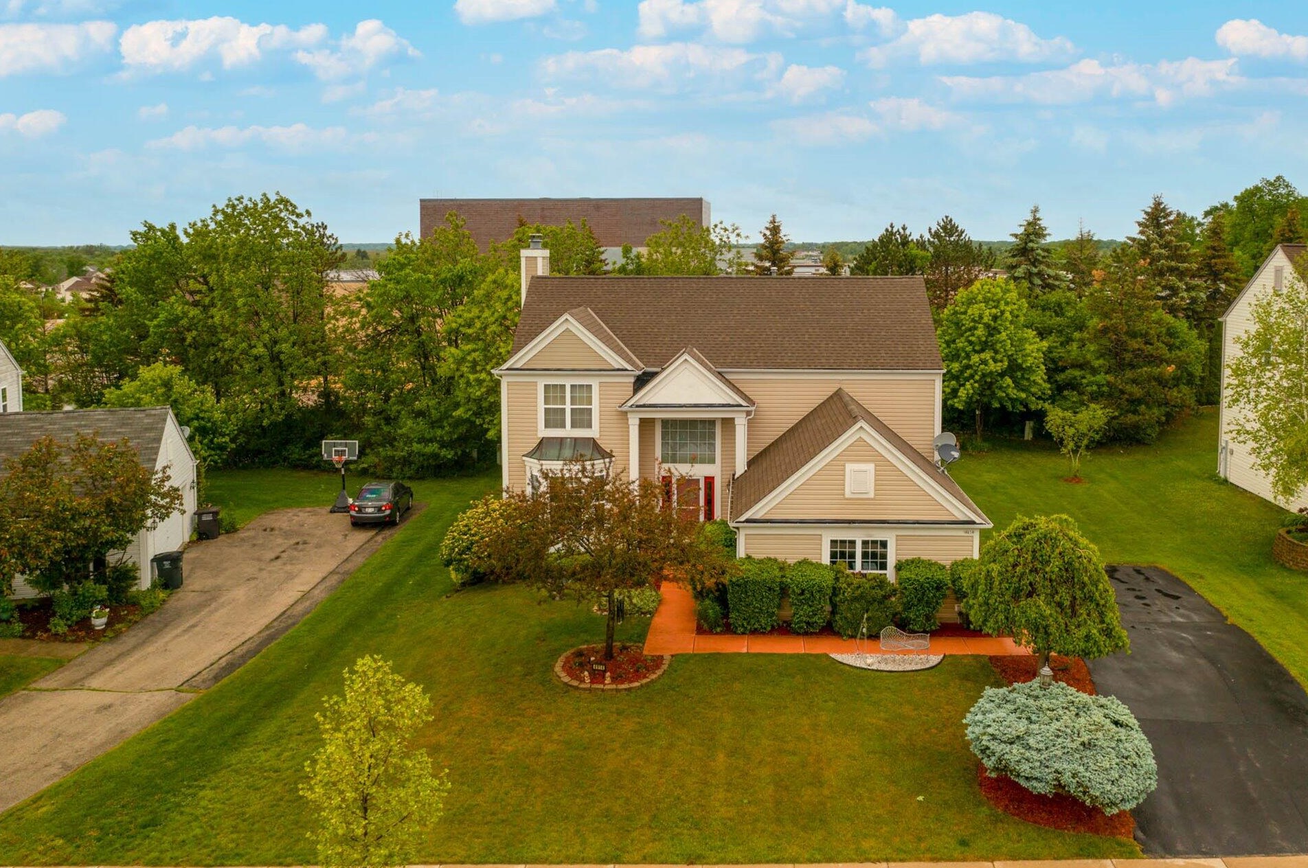 4914 Forest Hill Ave, Hales Corners, WI 53132-8659