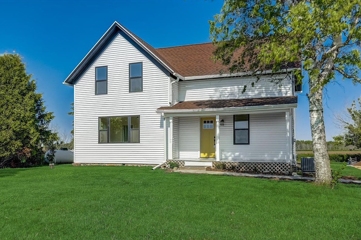 5540 Farm Rd, Belgium, WI 53004-9743