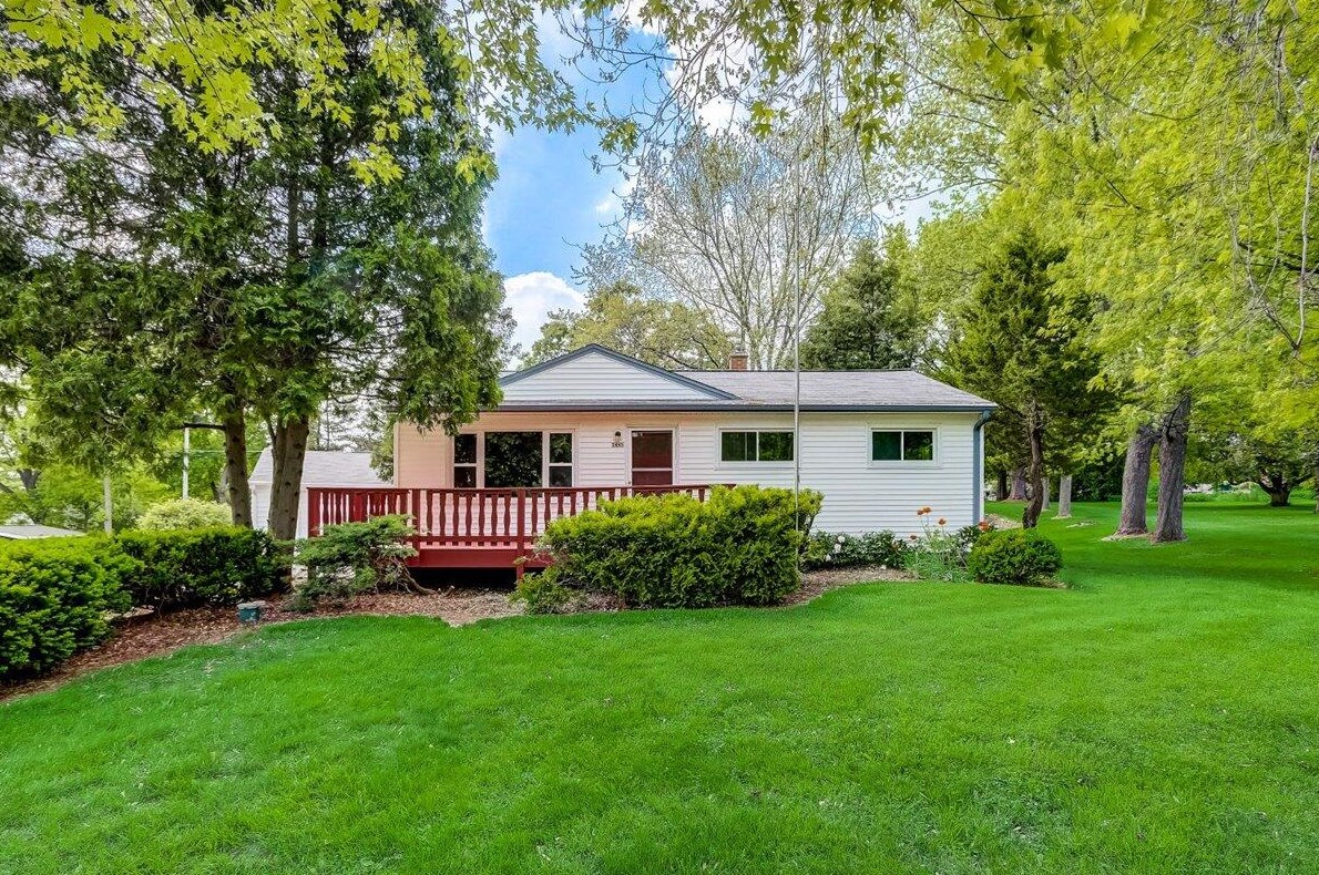 5445 S Williams Cir, Waukesha, WI 53146