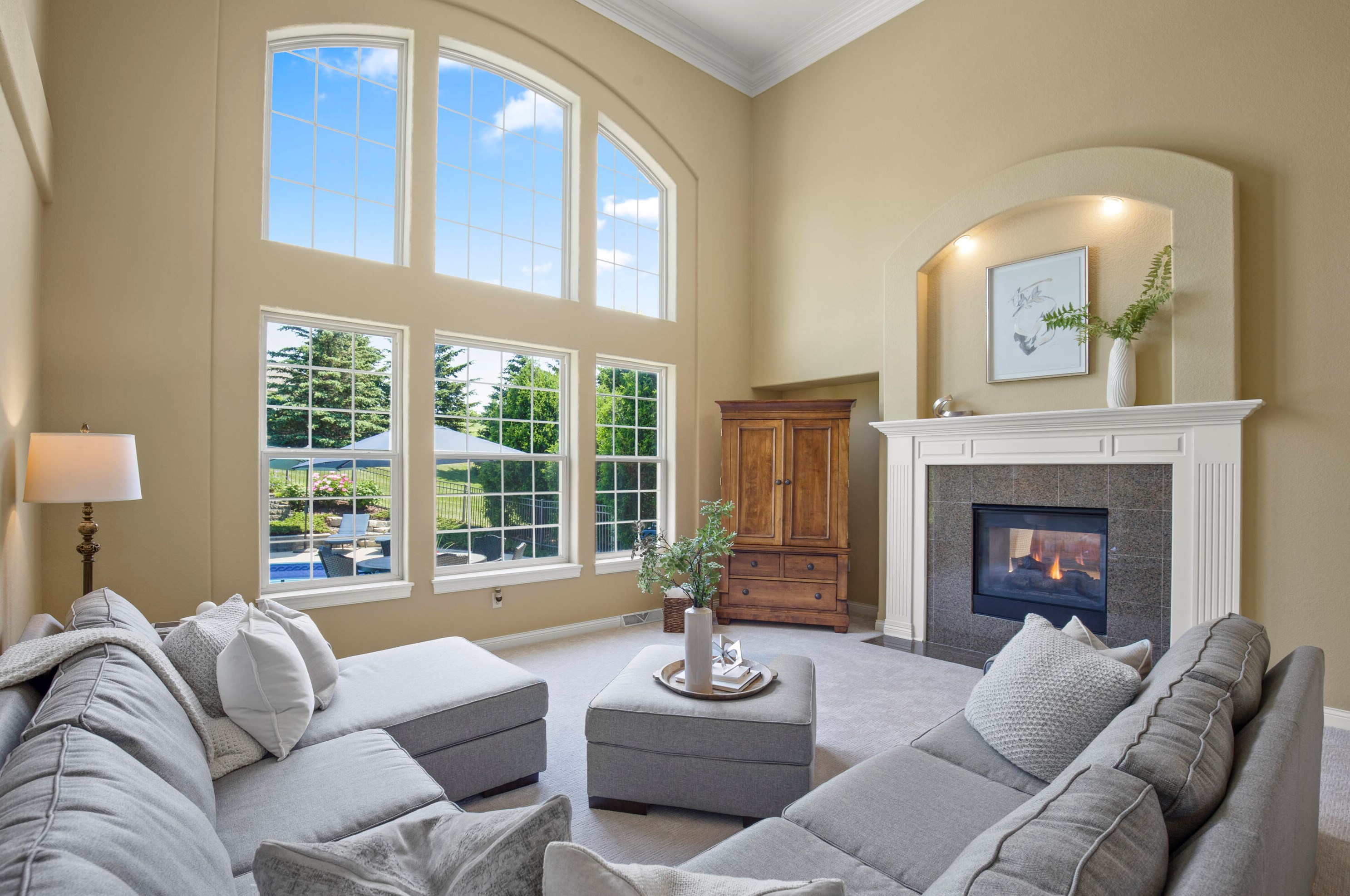 584 Southern Oak Cir, Chenequa, WI 53029
