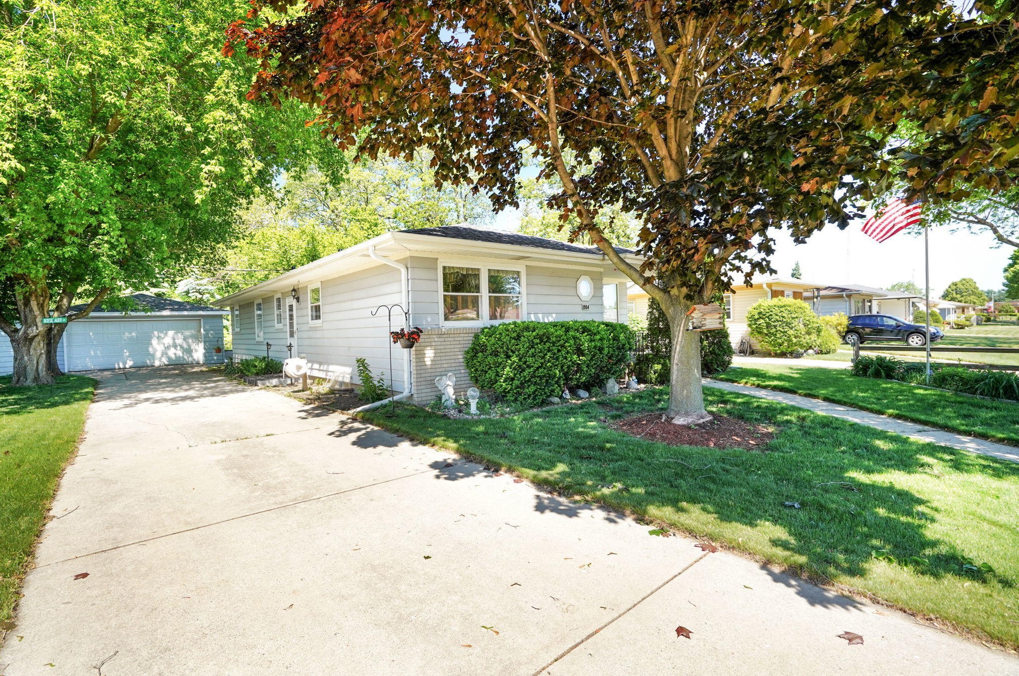 1904 Neptune Ave, Racine, WI 53404-2241