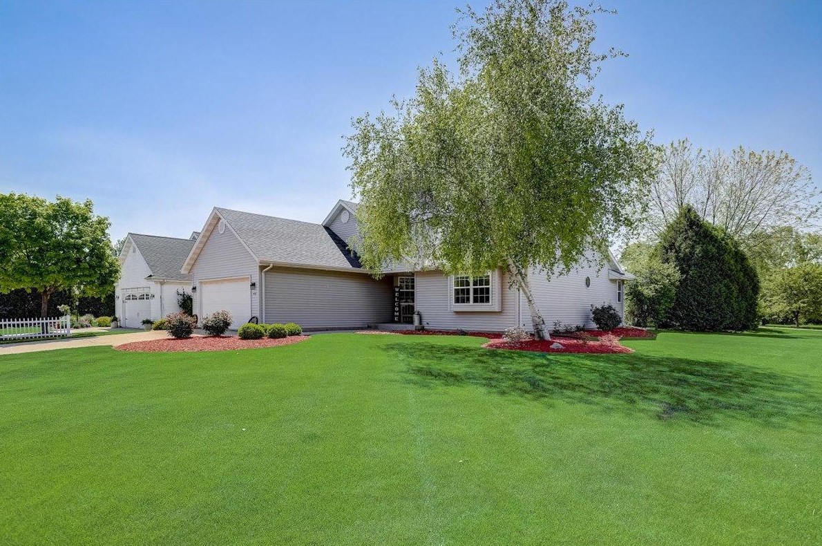 449 Braatz Dr, Kewaskum, WI 53040