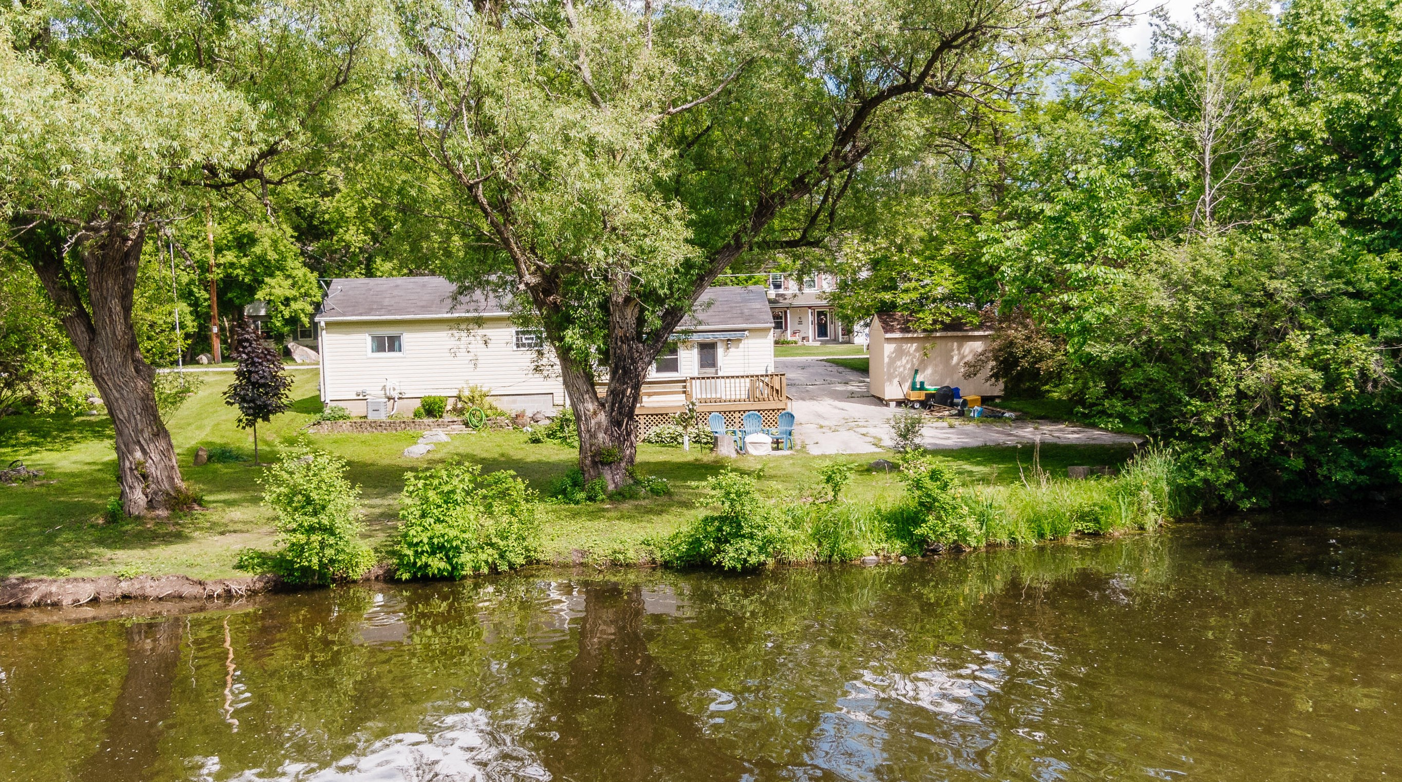 2404 River Rd, Waterford WI  53185-5071 exterior