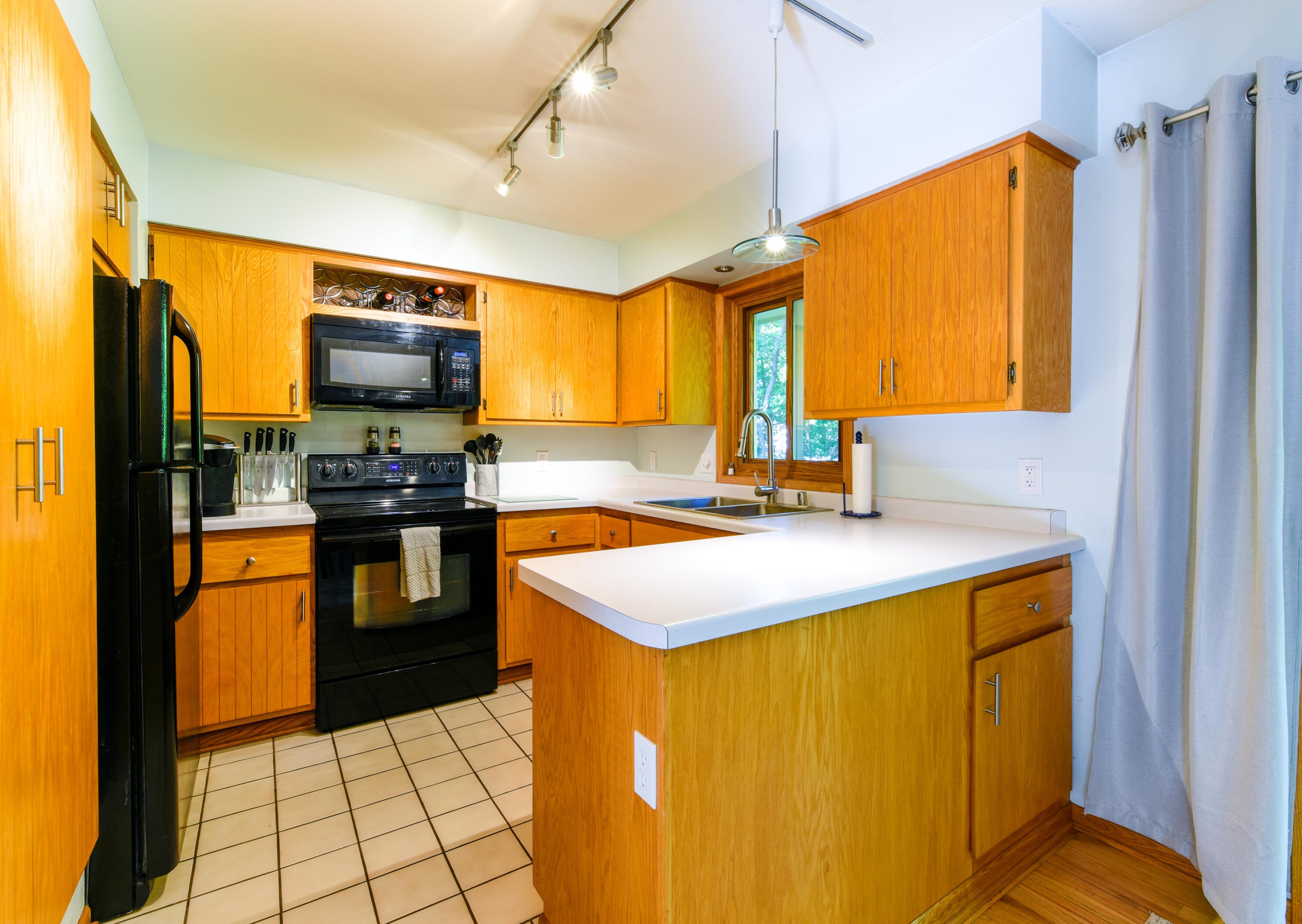 739 Winston Way, Chenequa, WI 53029