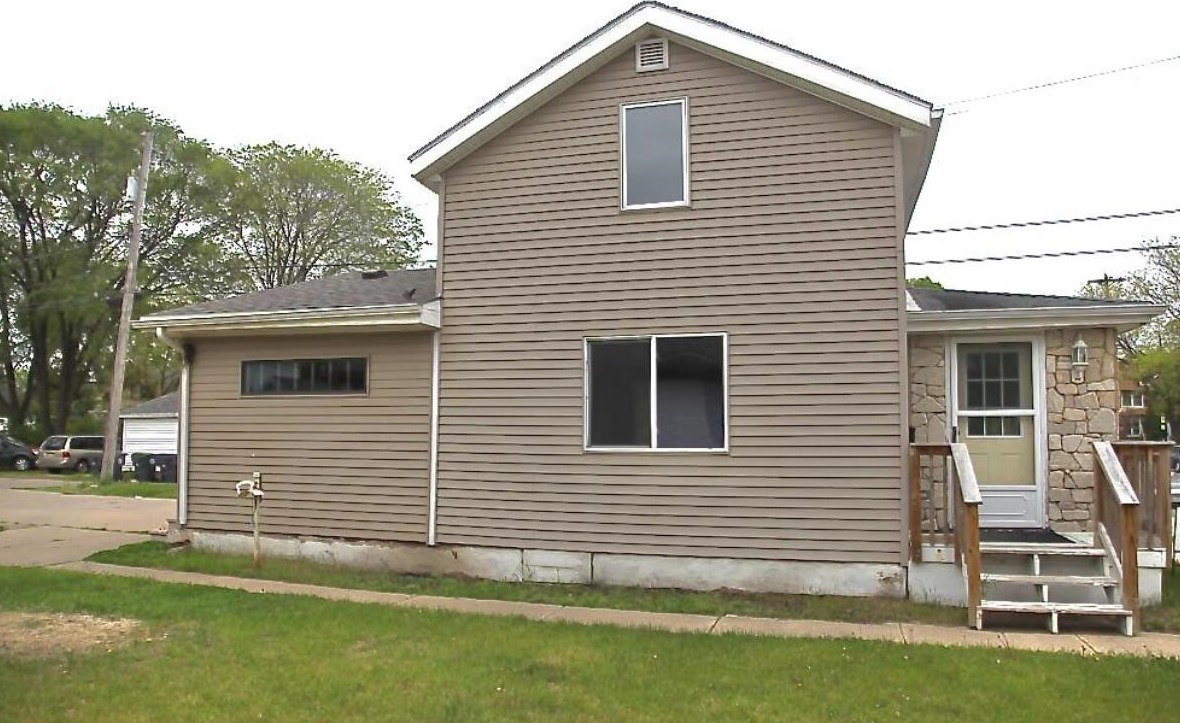 1216 Logan St, La Crosse, WI 54601