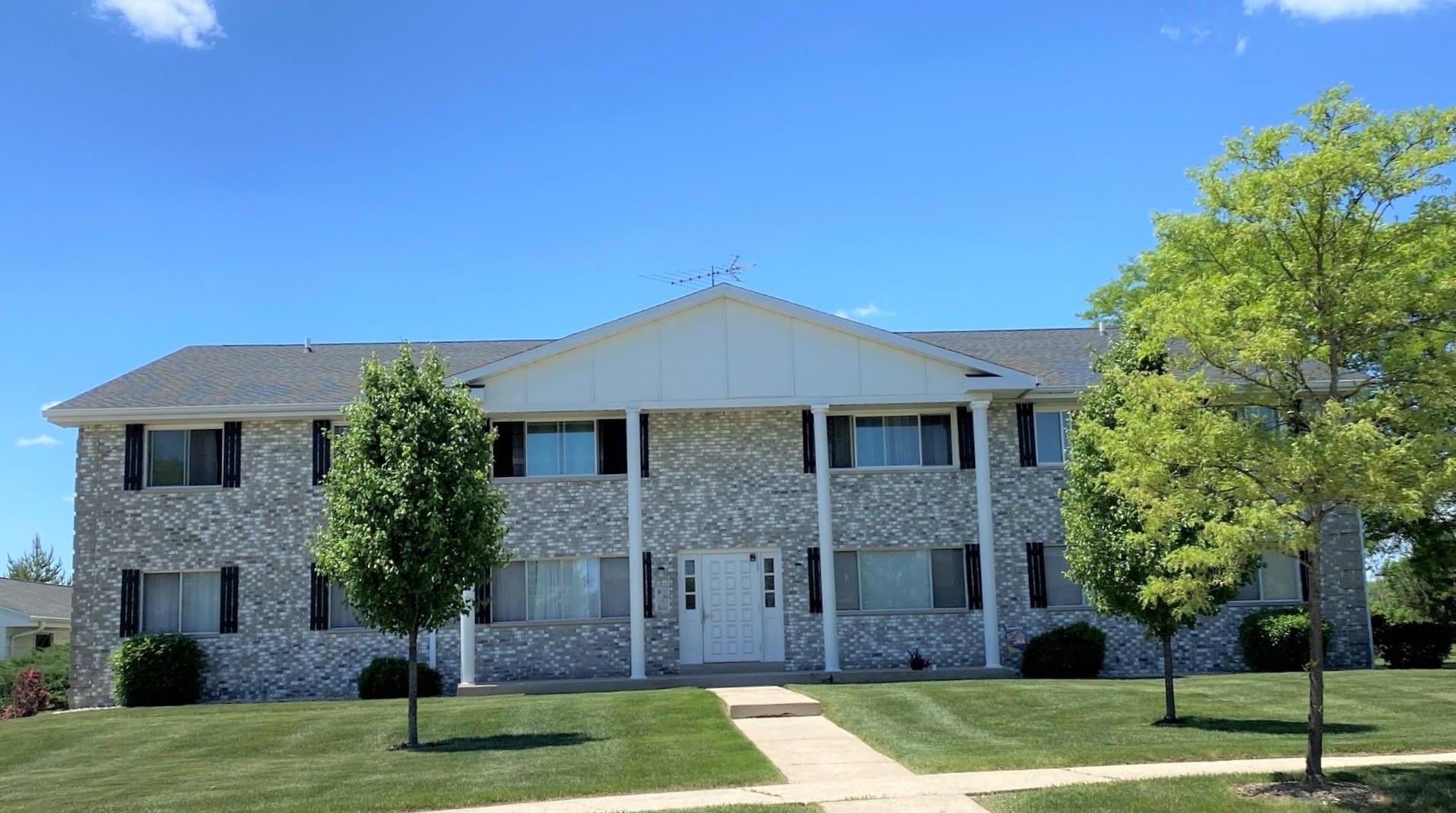 10416 W Whitnall Edge Ct #203, Hales Corners, WI 53132