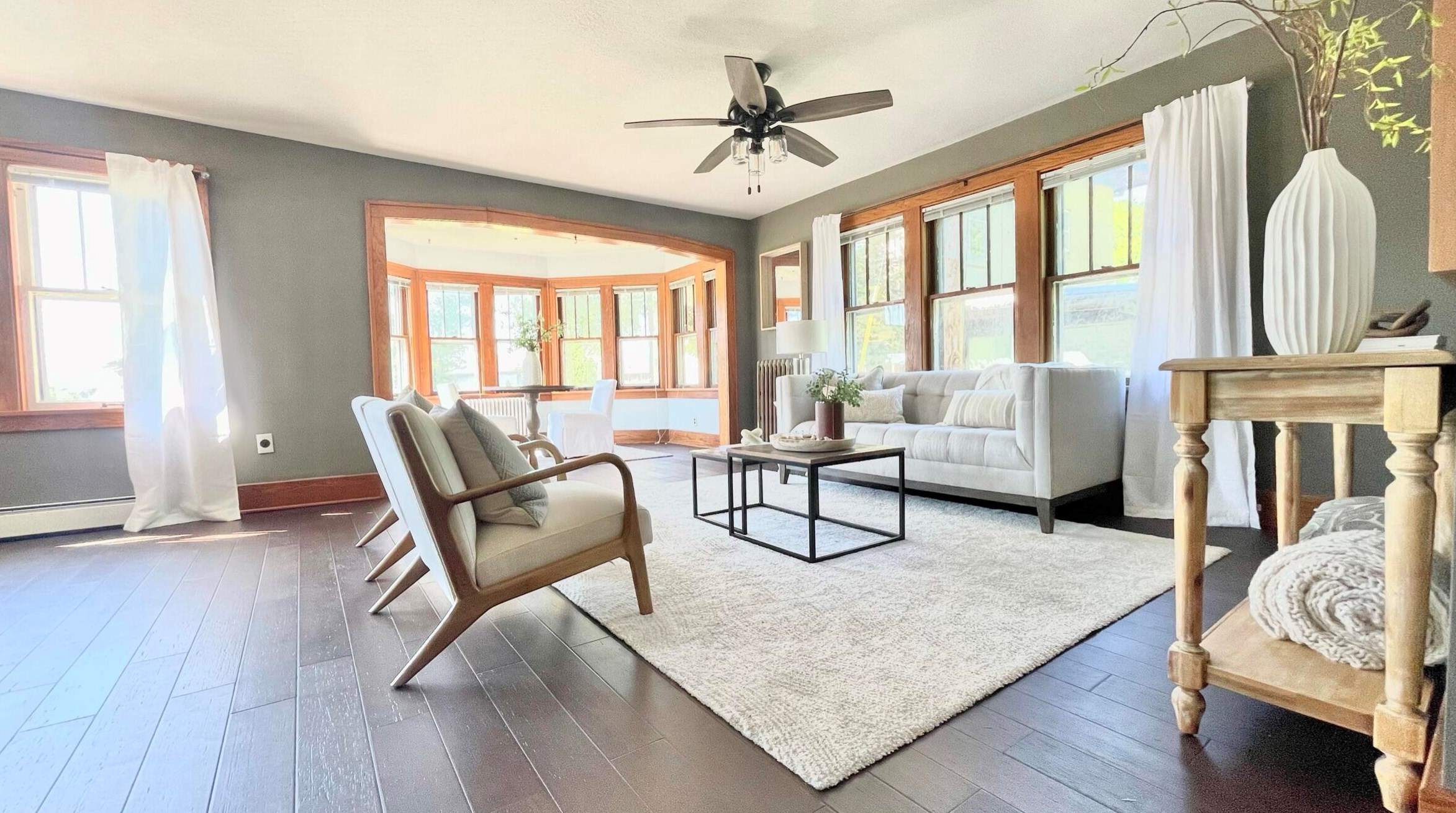 218 Park Ave, Pewaukee, WI 53072-3412