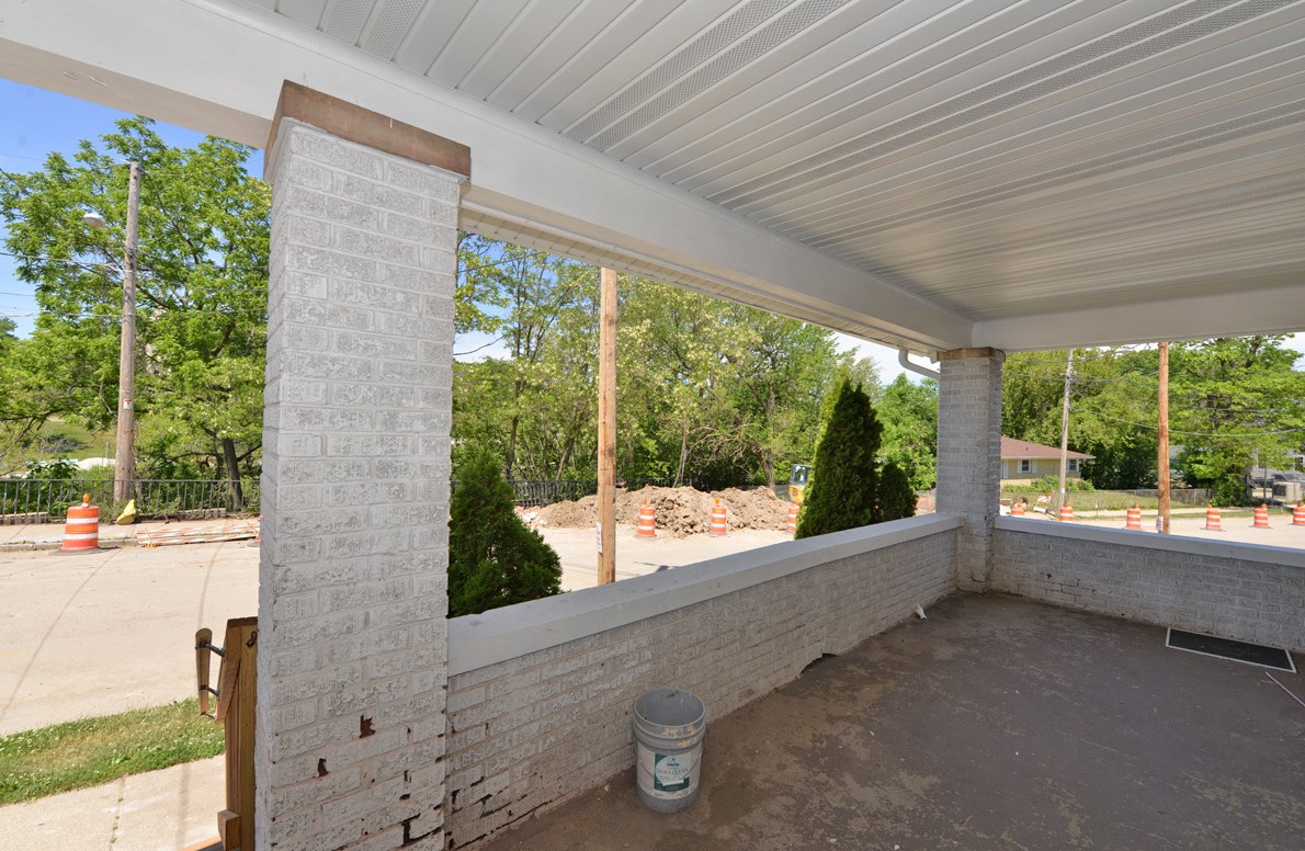 311 Park View Dr, Racine, WI 53404-3235