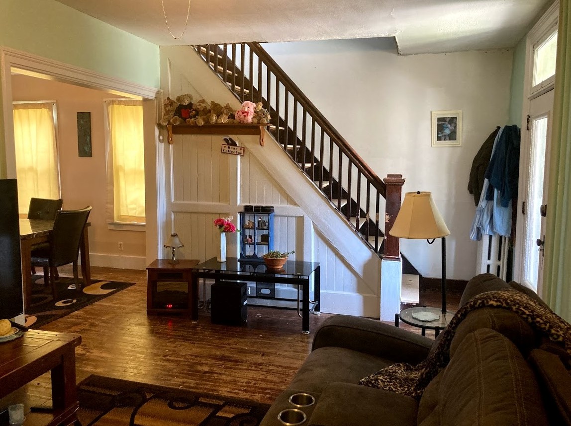 247 E Oak St, Juneau, WI 53039