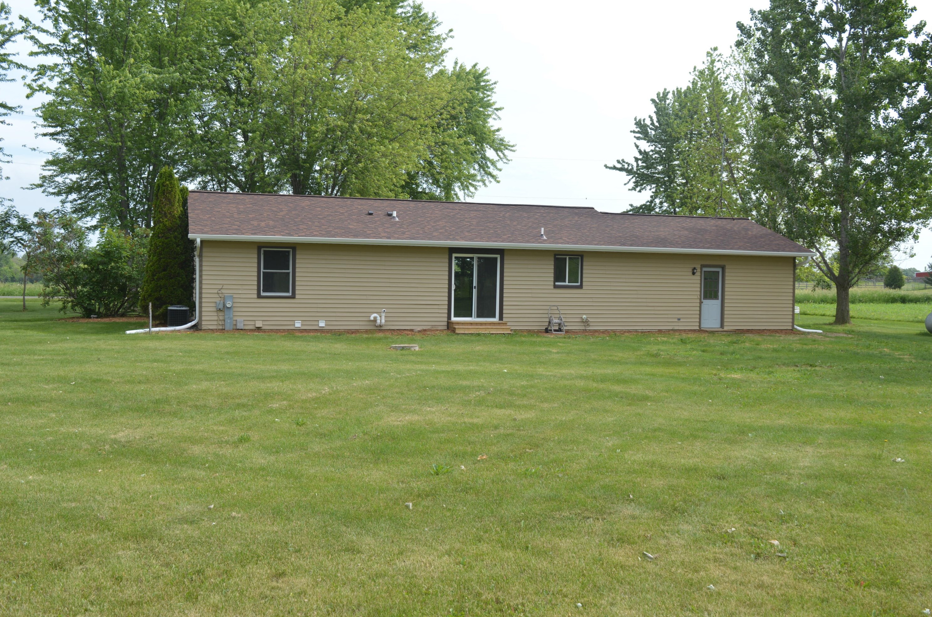 6661 Arthur Rd, Hartford, WI 53027-9432