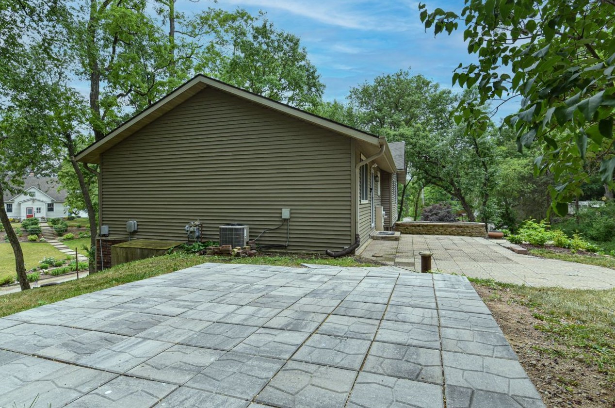 7884 Greendale Ave, Lyons, WI 53105-9229