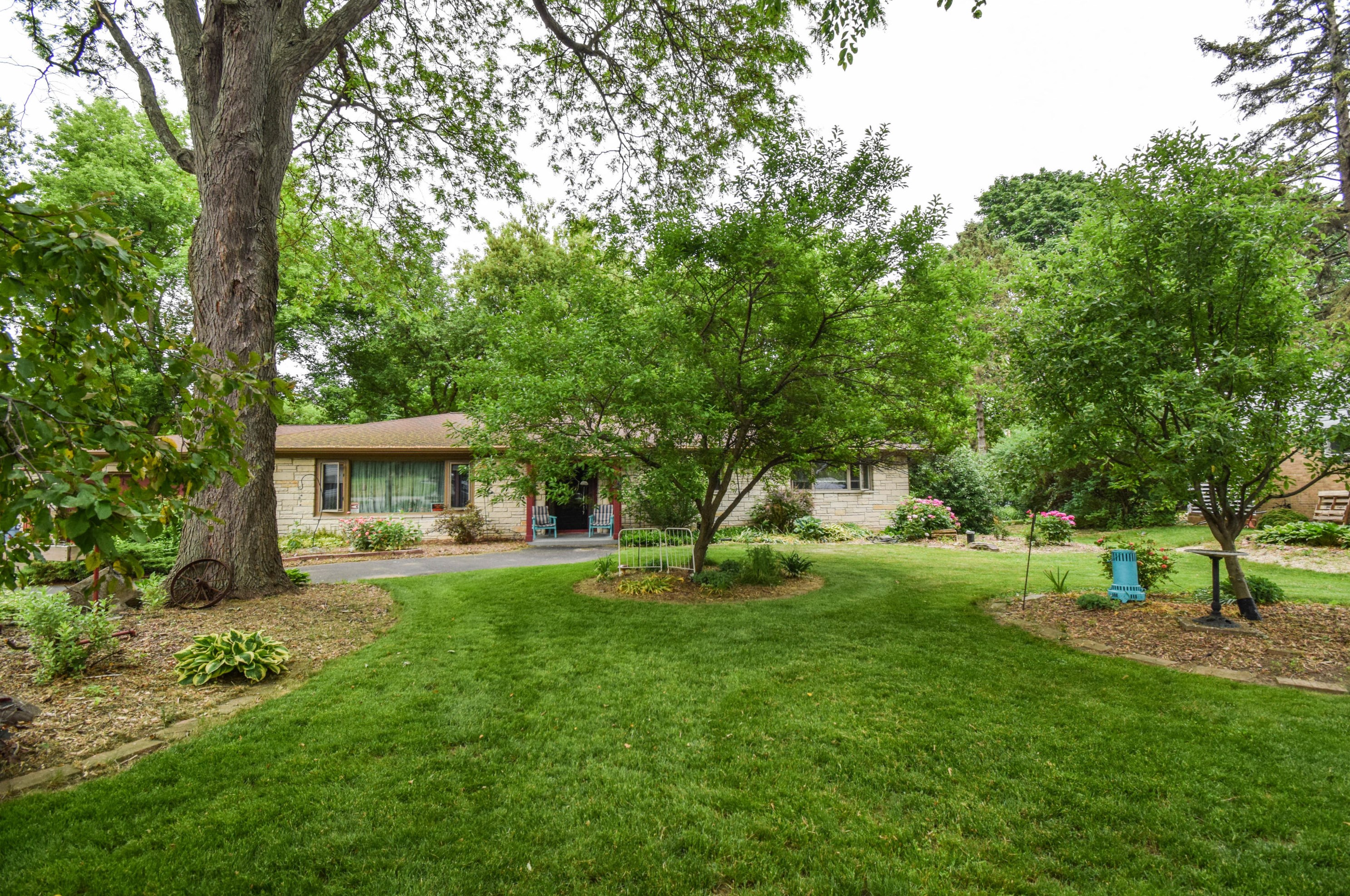 11337 Arrowhead Trl, Hales Corners, WI 53130-2419
