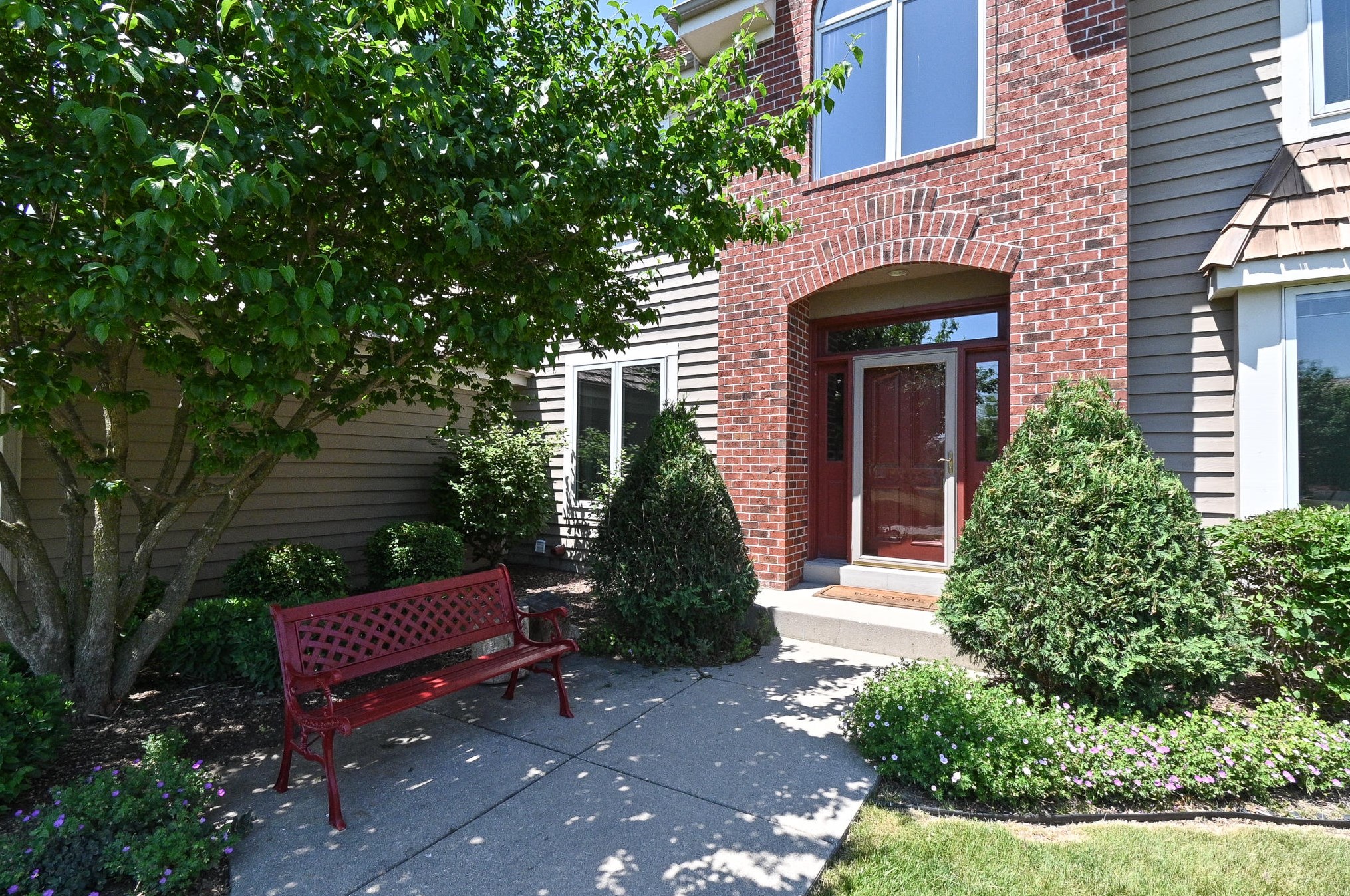 8202 W Kensington Dr, Thiensville, WI 53097