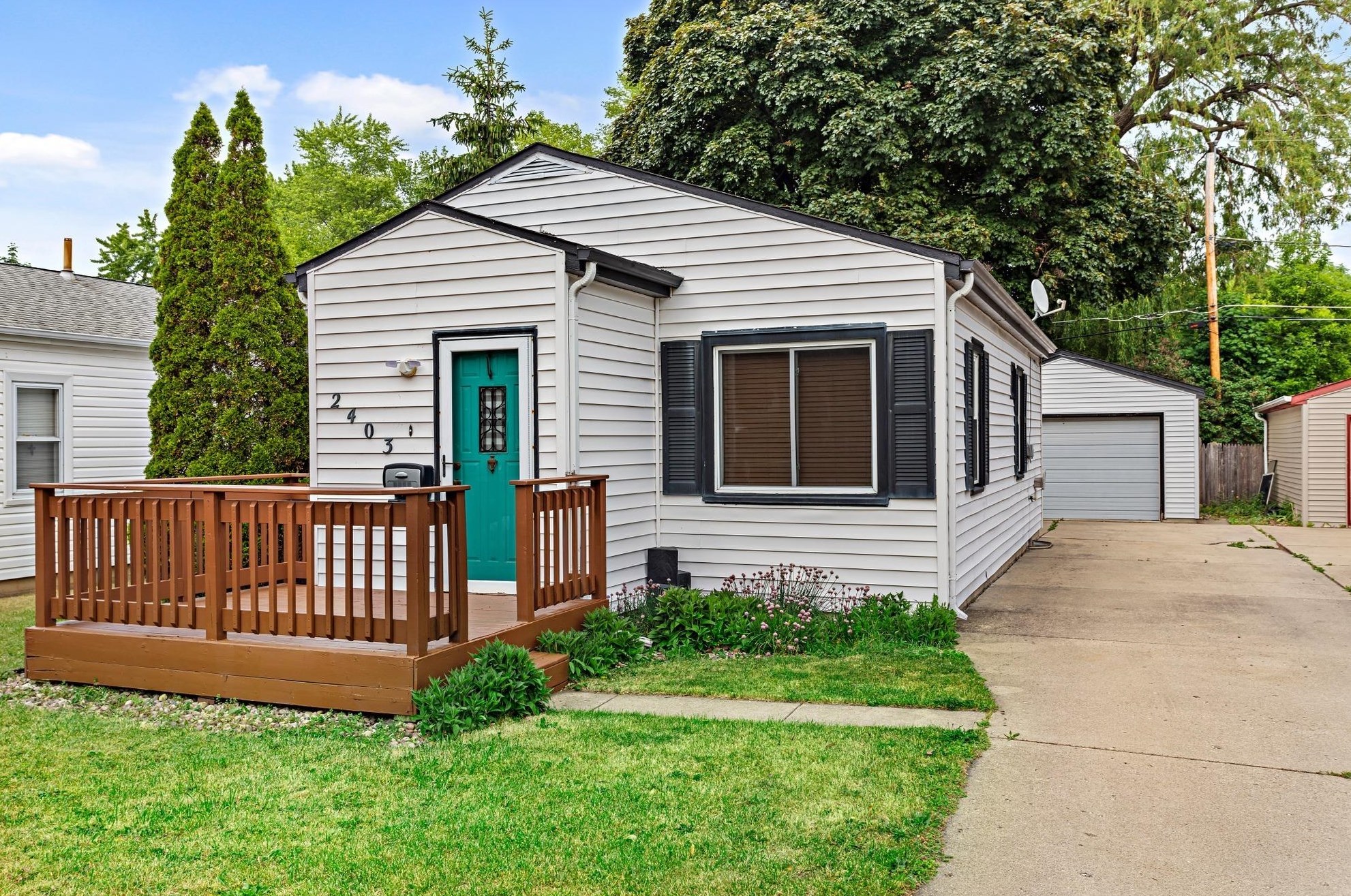 2403 Monroe Ave, Racine, WI 53405-4154