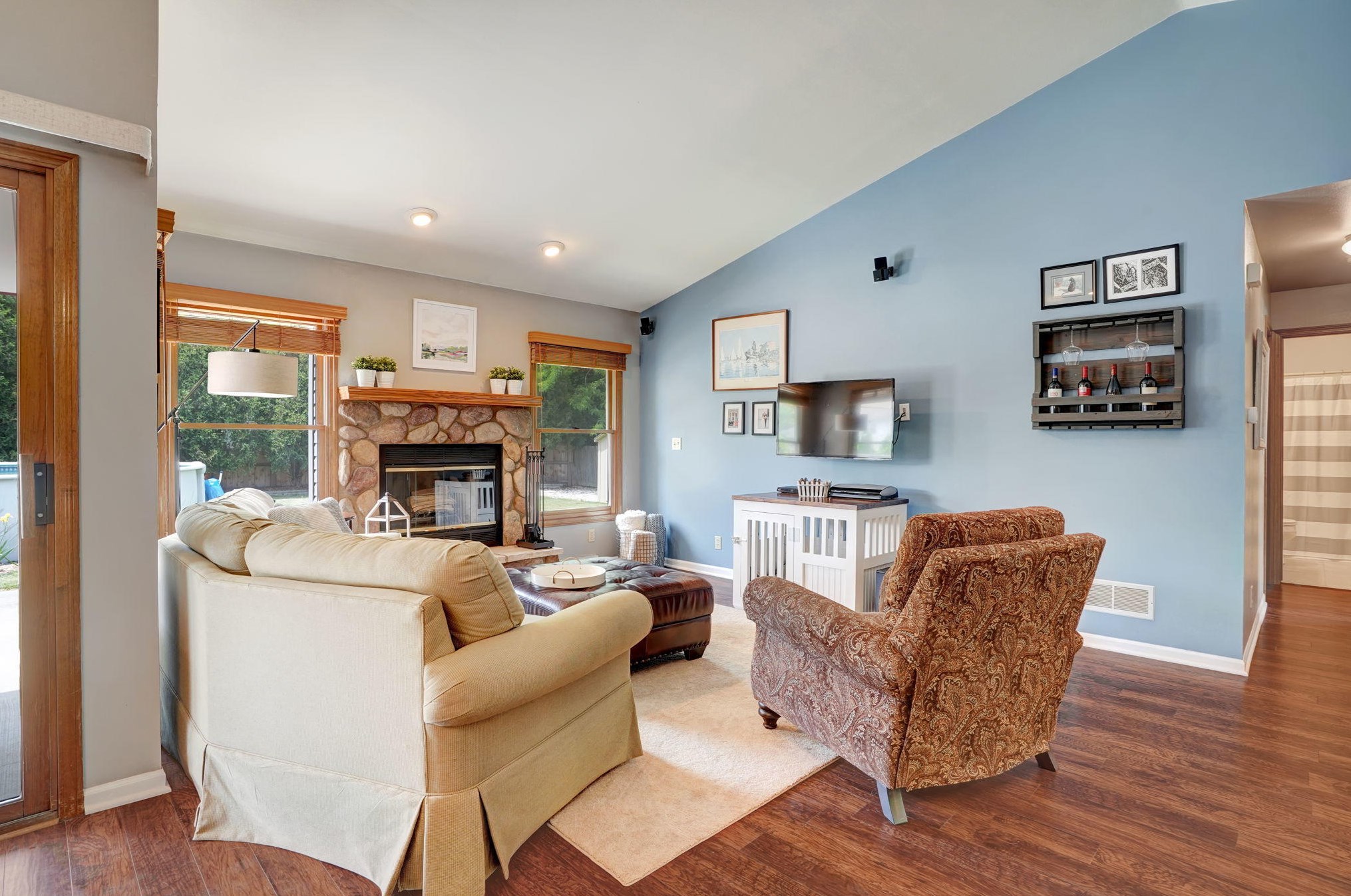10601 Farmdale Dr, Oak Creek, WI 53154-6432