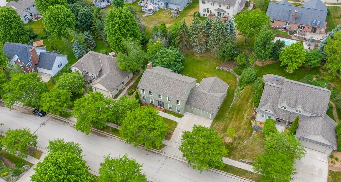 2615 Wyngate Way, Waukesha, WI 53189