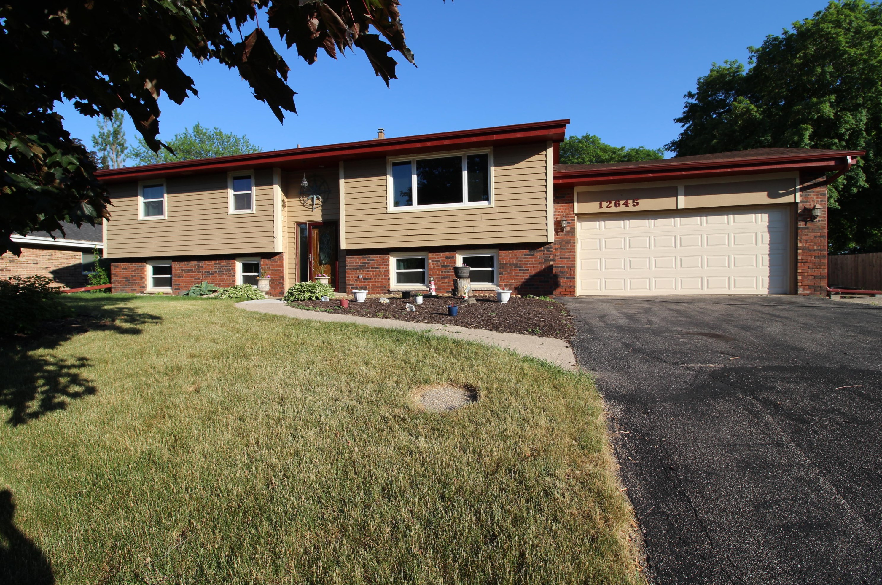 12645 W Wilbur Dr, Waukesha, WI 53151