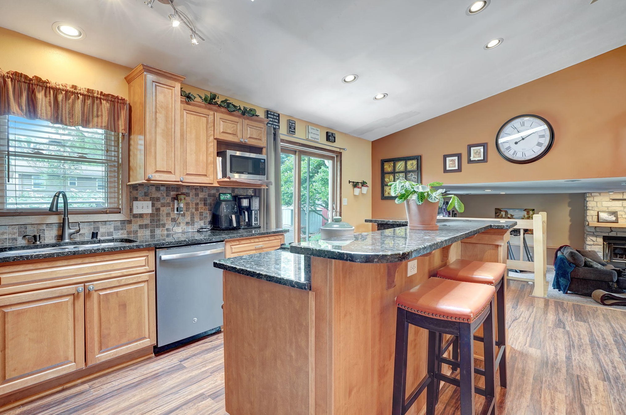 1607 Count Turf Ln, Racine, WI 53402-2058