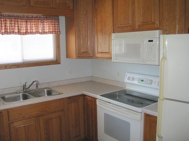 1013 N 12th St, Manitowoc, WI 54220
