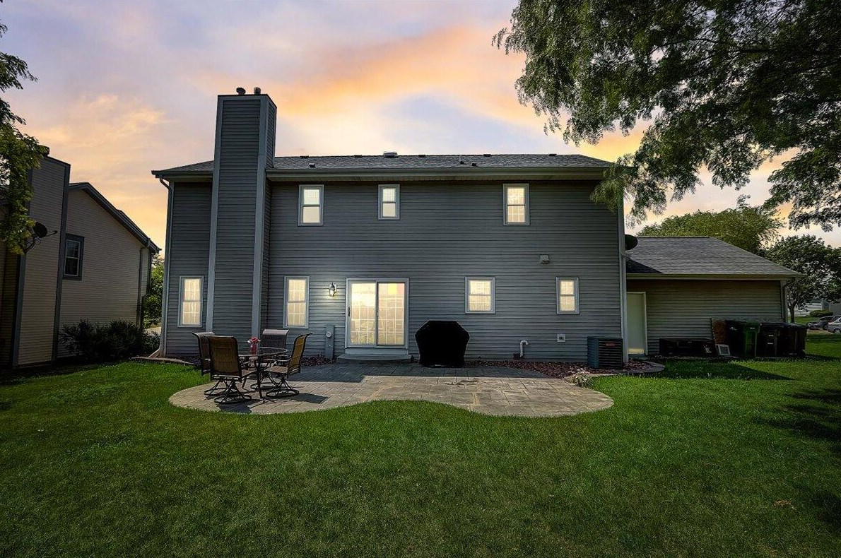 4118 Southwood Dr, Hales Corners, WI 53132-9585