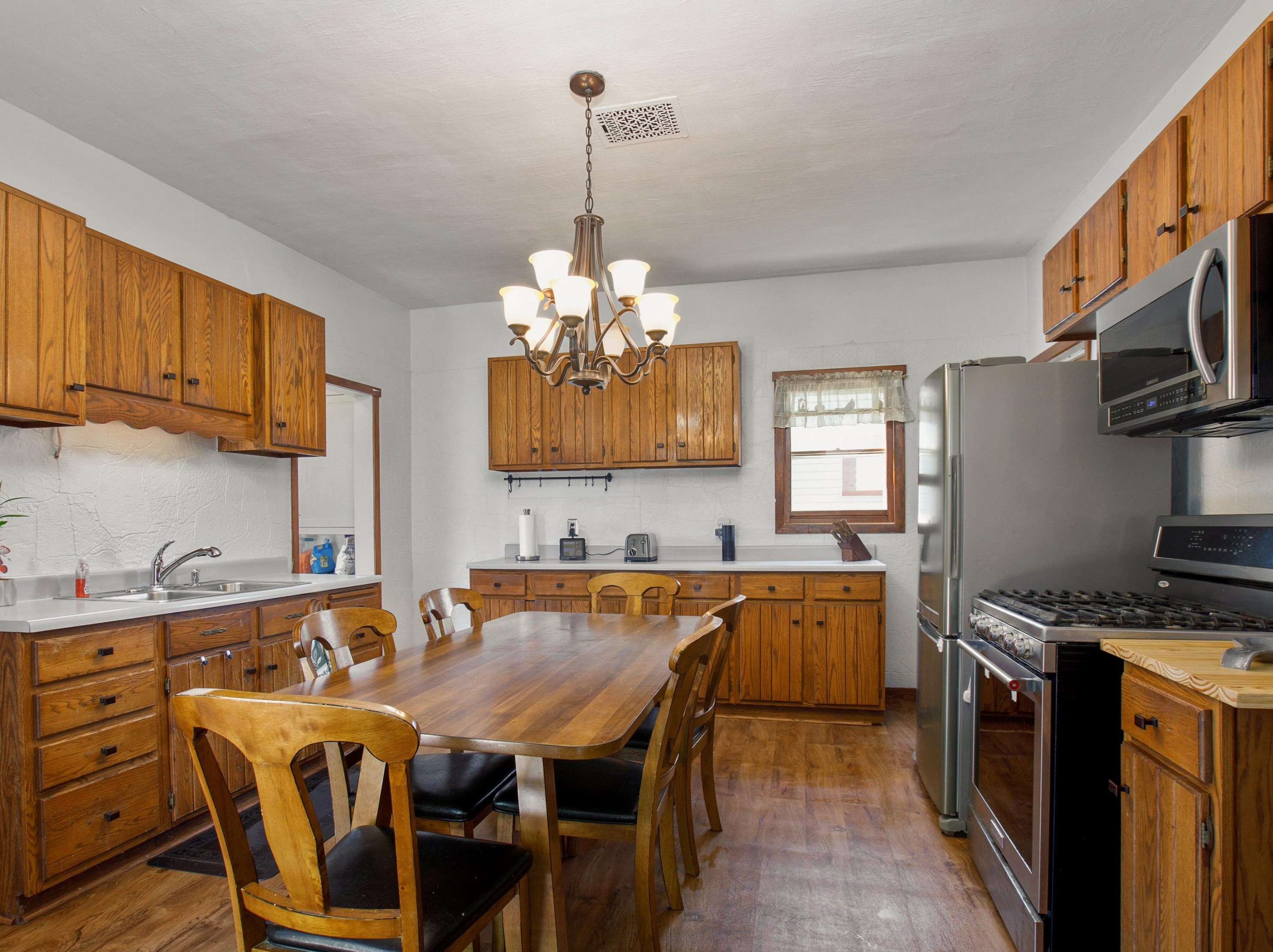 925 N 22nd St, Manitowoc, WI 54220