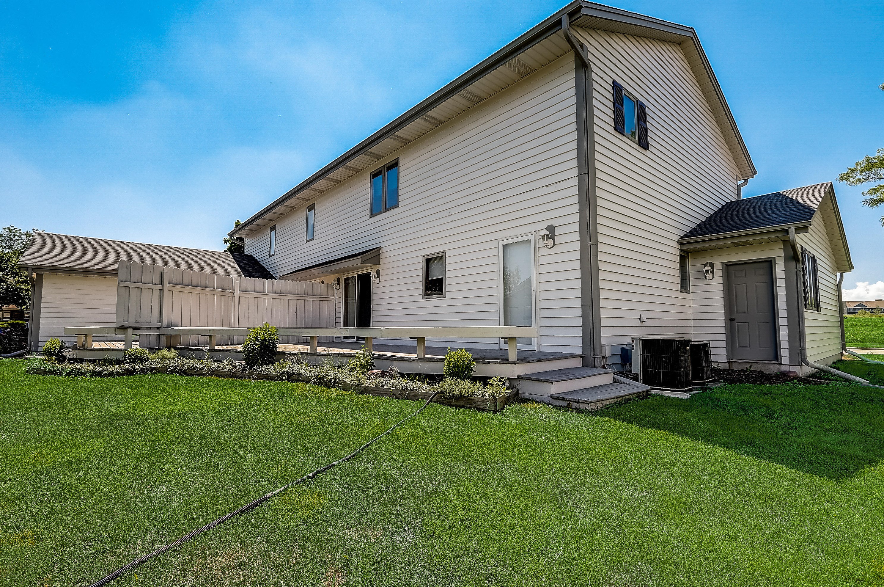 554 Quinlan Dr, Pewaukee WI  53072-2479 exterior