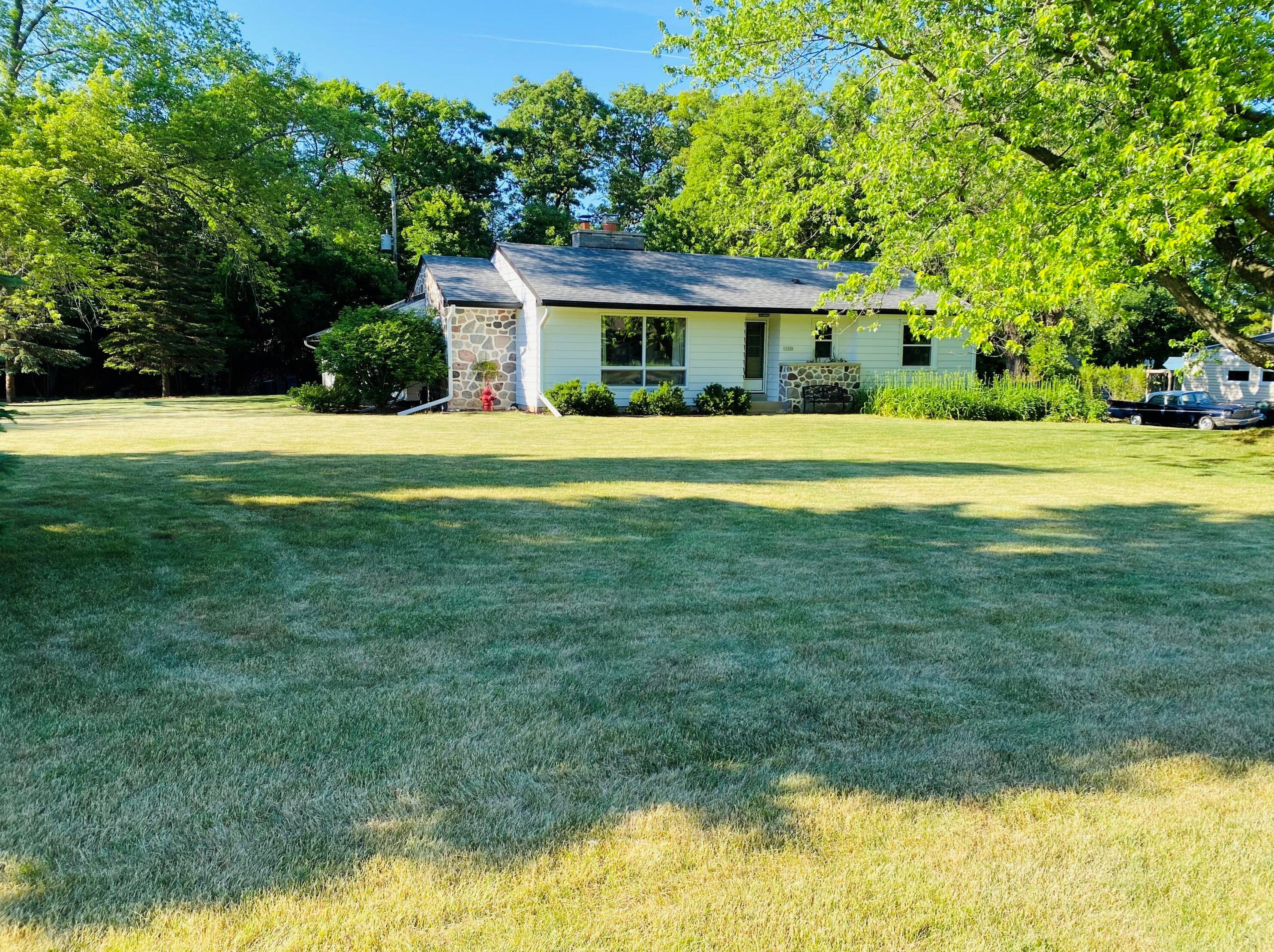 11430 Arrowhead Trl, Hales Corners, WI 53130-2422