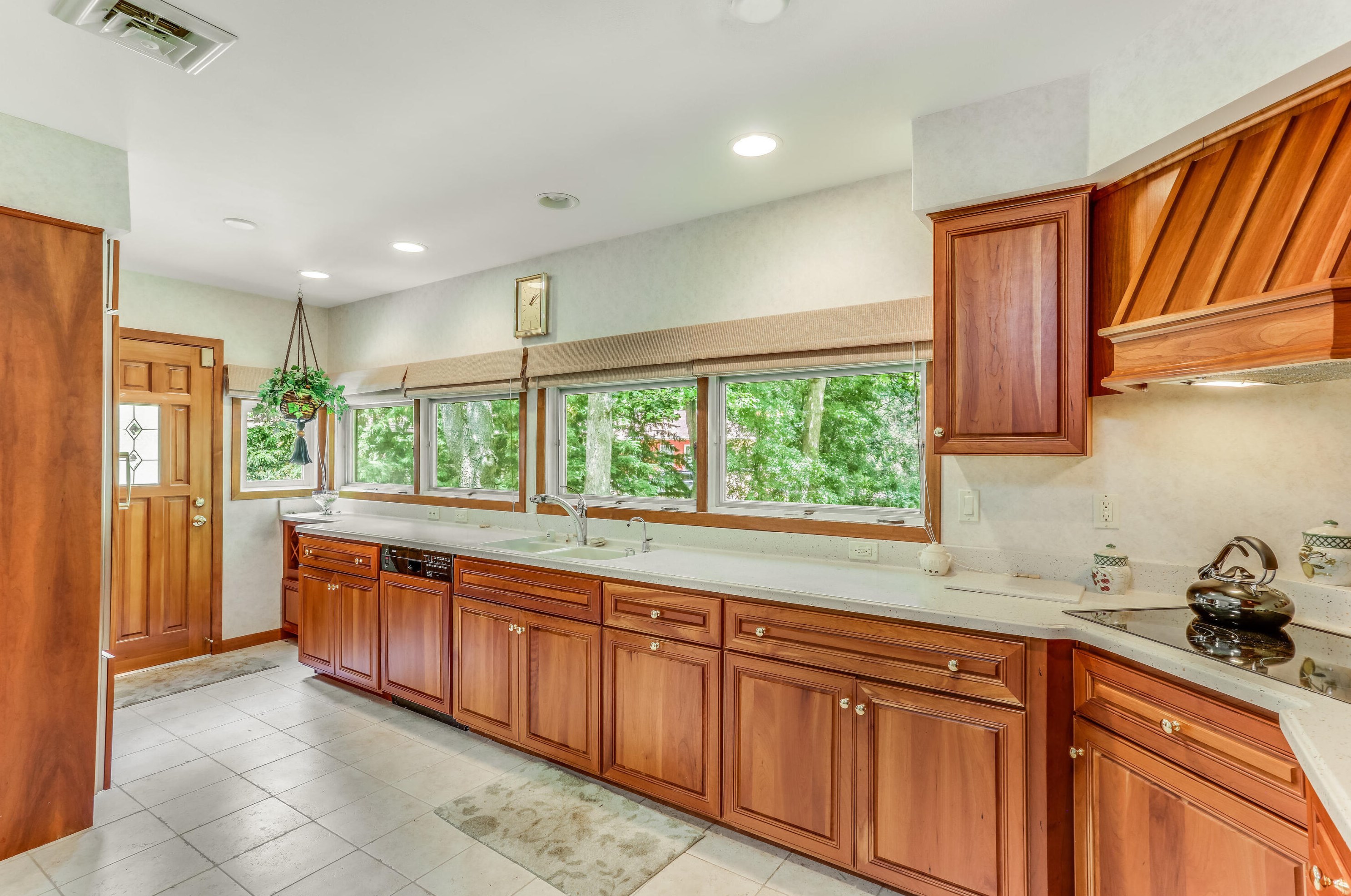 3208 Southwood Dr, Racine, WI 53406-5418