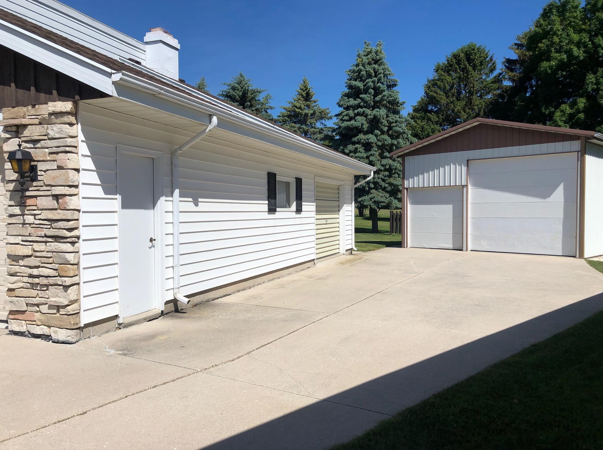 1676 Atlanta Cir, Manitowoc, WI 54220