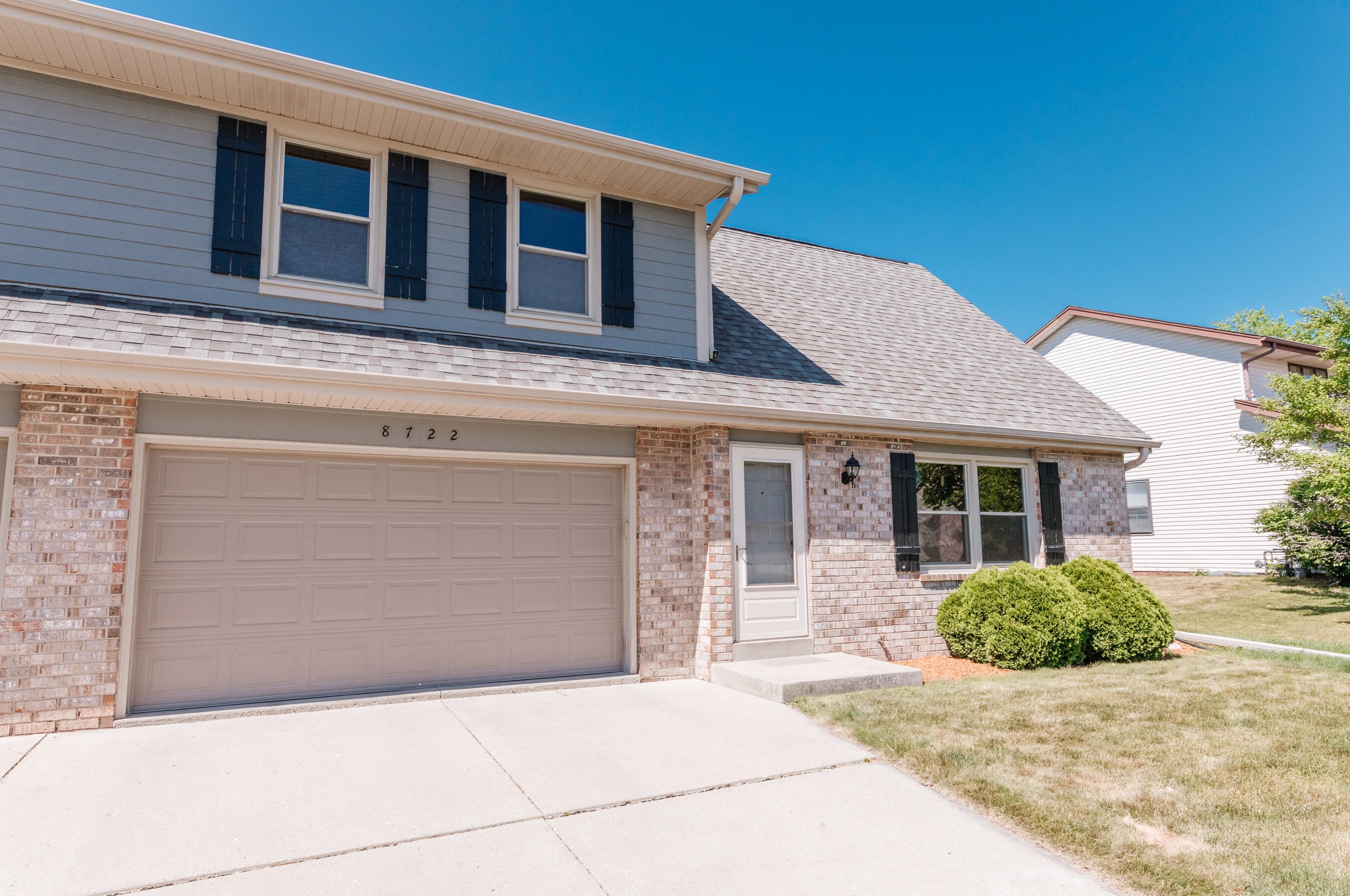 8722 Cascade Dr, Hales Corners, WI 53132-8936