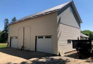 513 10th St, Oostburg, WI 53070-1305