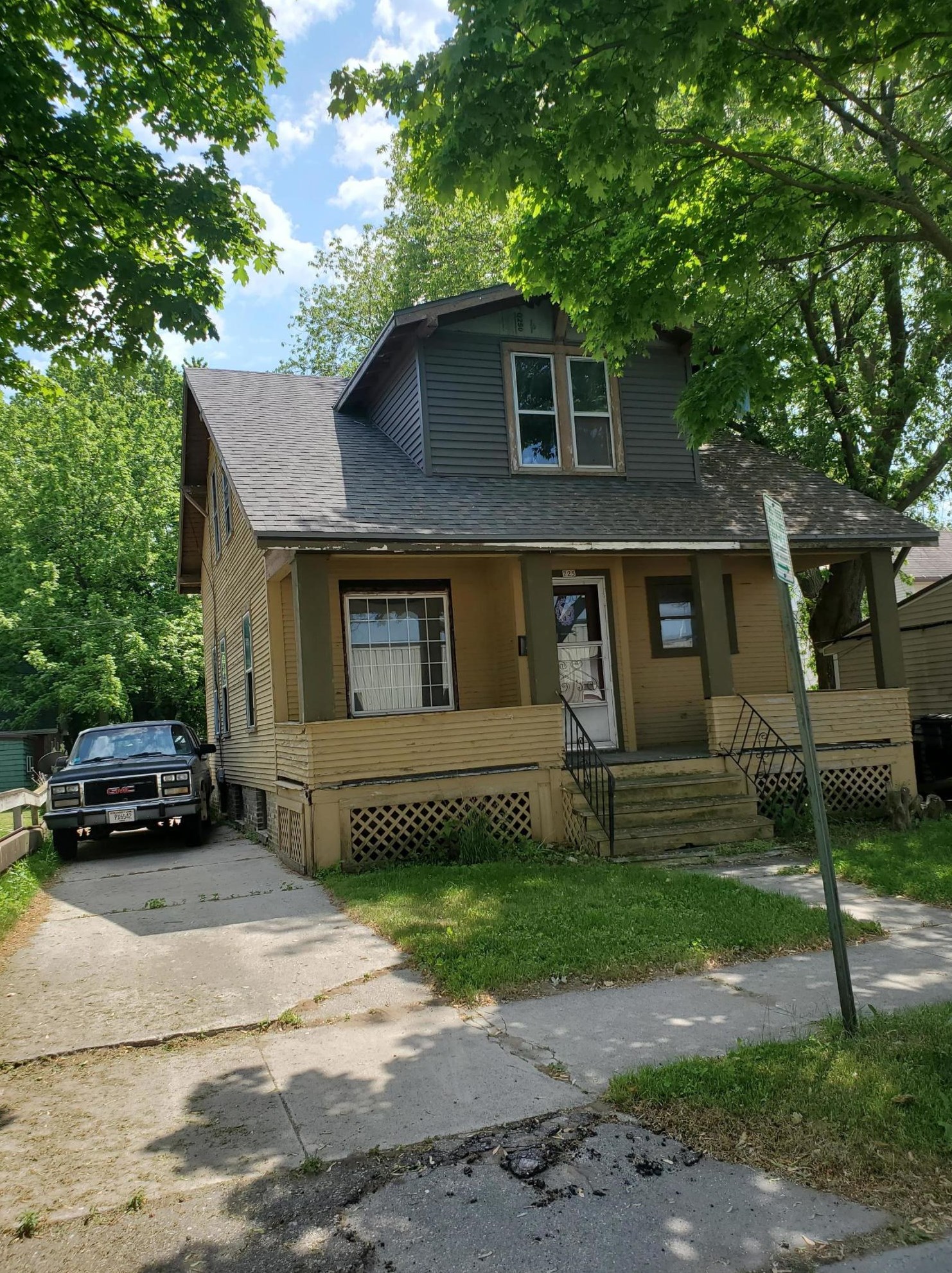 725 Clara Ave, Sheboygan, WI 53081-5348
