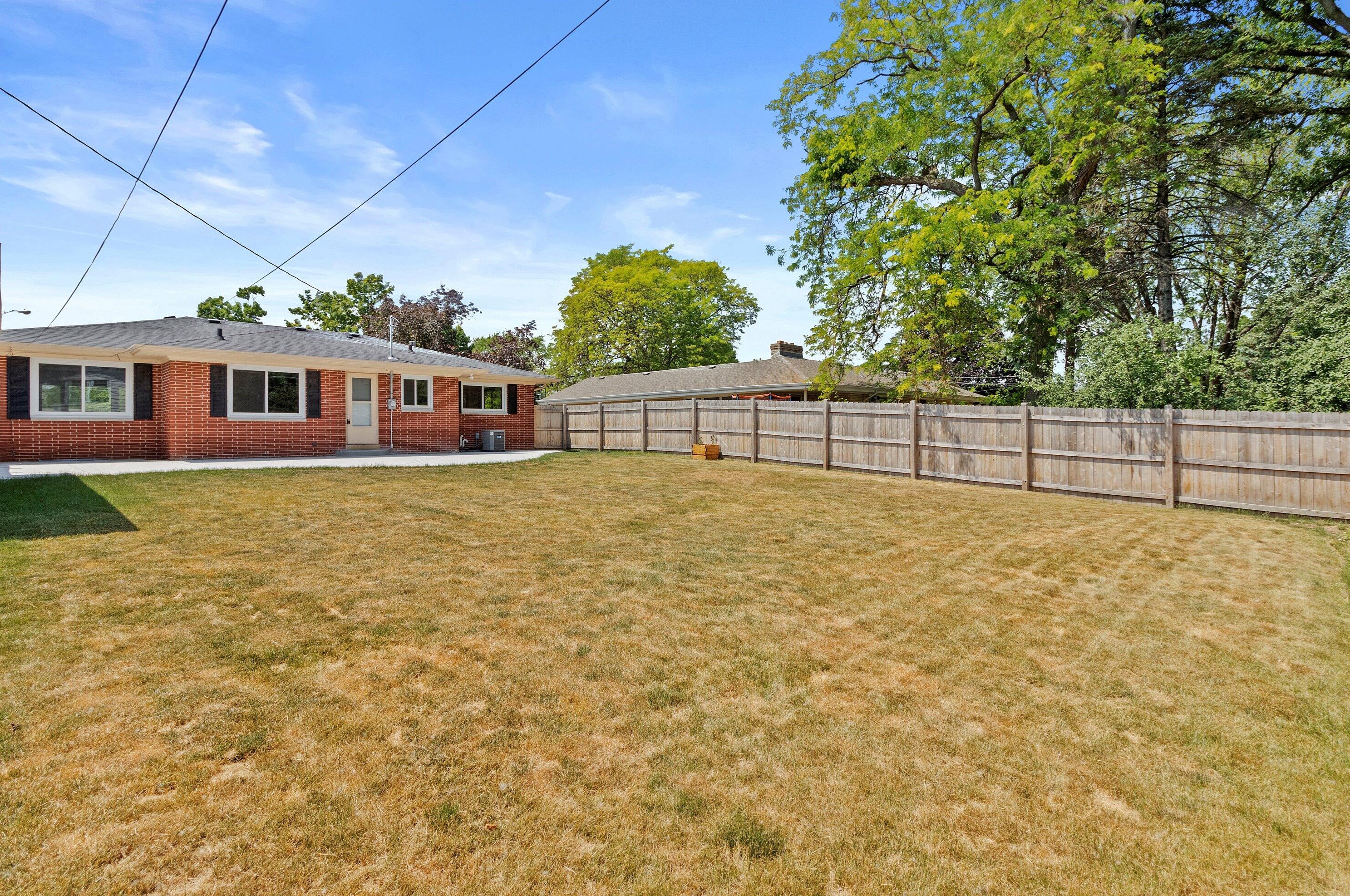 1373 Harrington Dr, Racine, WI 53405-1605