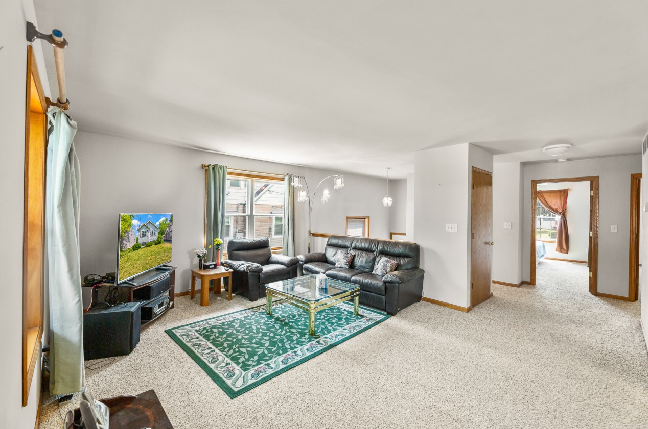 1912 Wall St, Waukesha, WI 53188