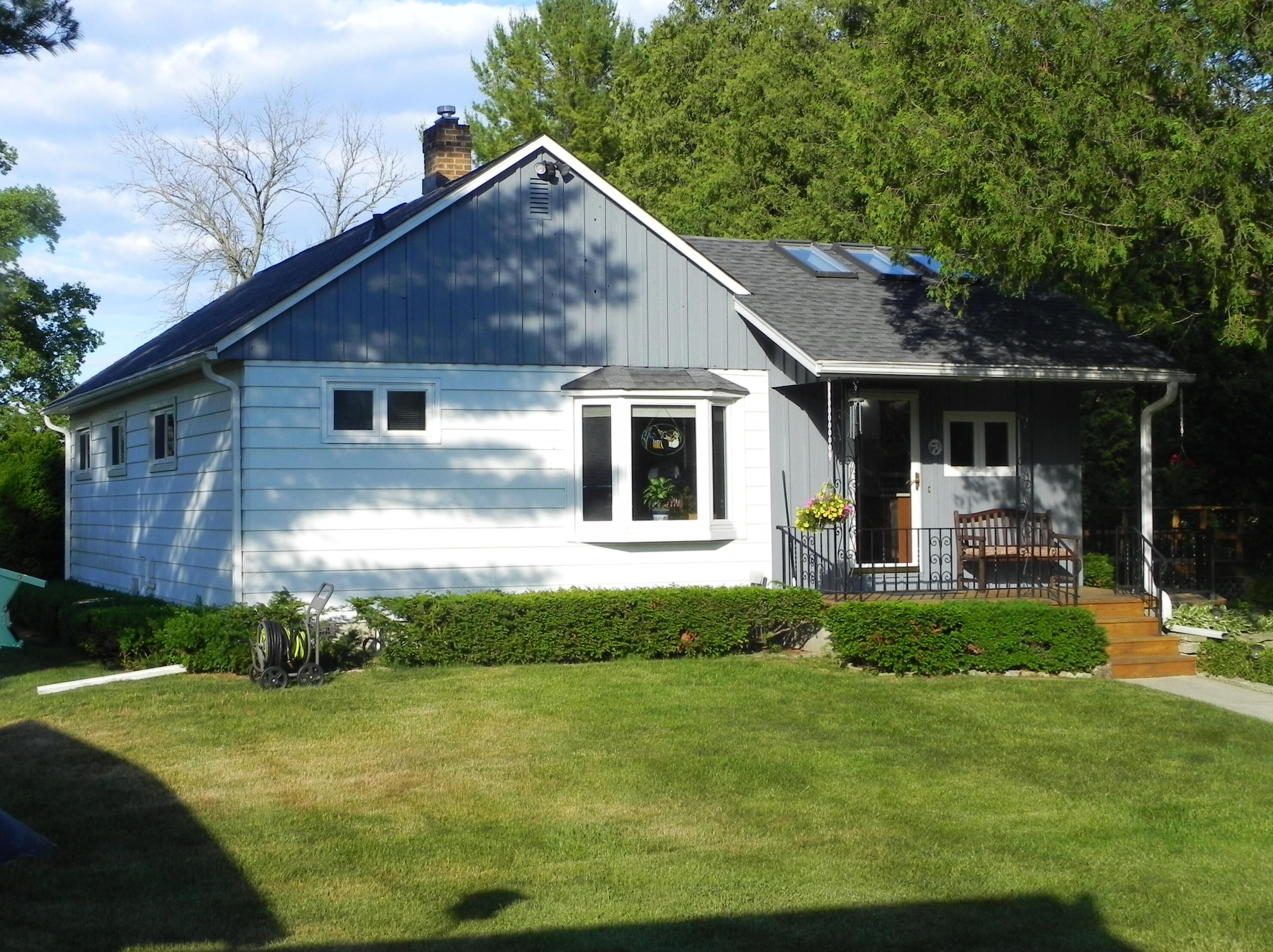 2006 Edgewater Dr, Grafton, WI 53024-9642
