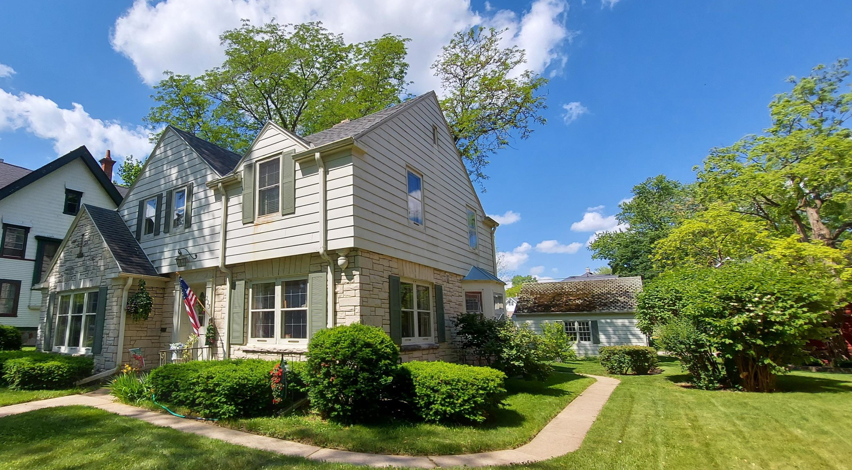 223 Grand Ave, Hartford, WI 53027-1905
