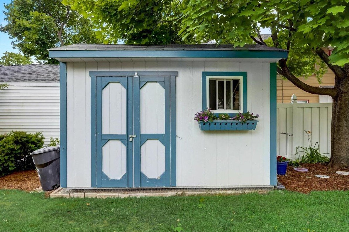 6621 Wisconsin Ave, Milwaukee WI 53213-3914 exterior