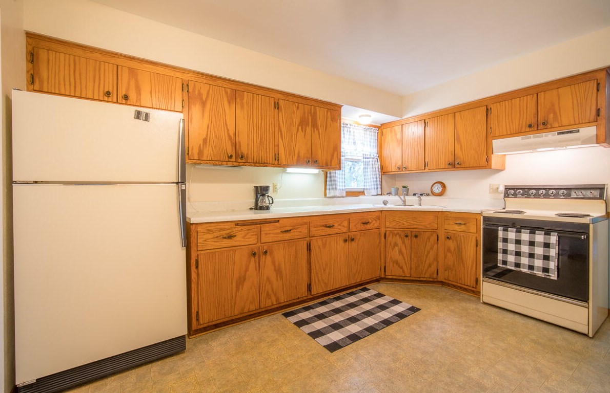 1576 Parkview Ln, Port Washington, WI 53074-1132