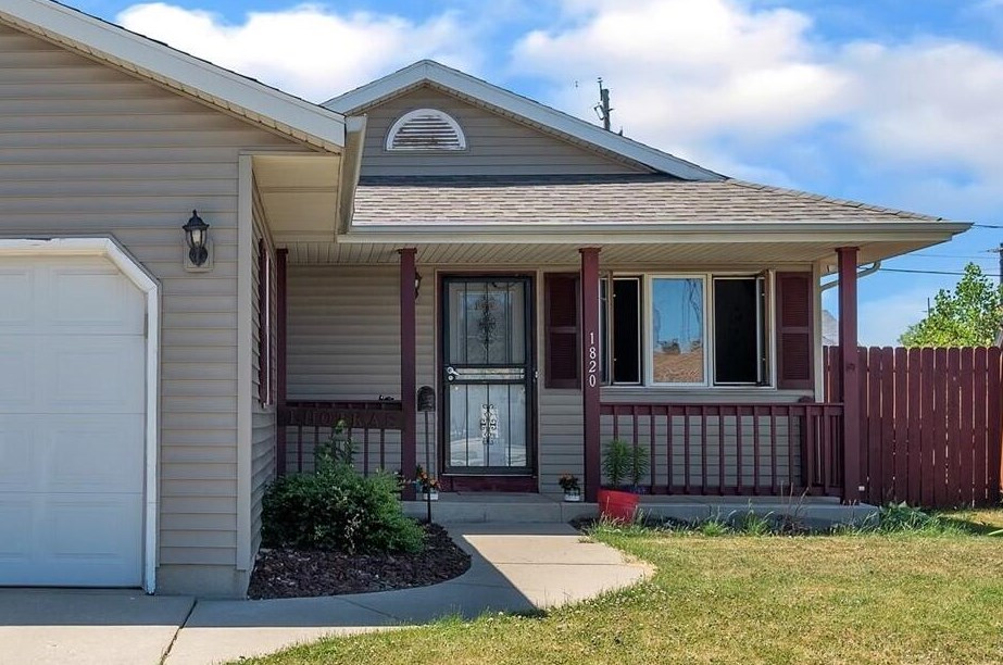 1820 Deane Blvd, Racine, WI 53403-2352