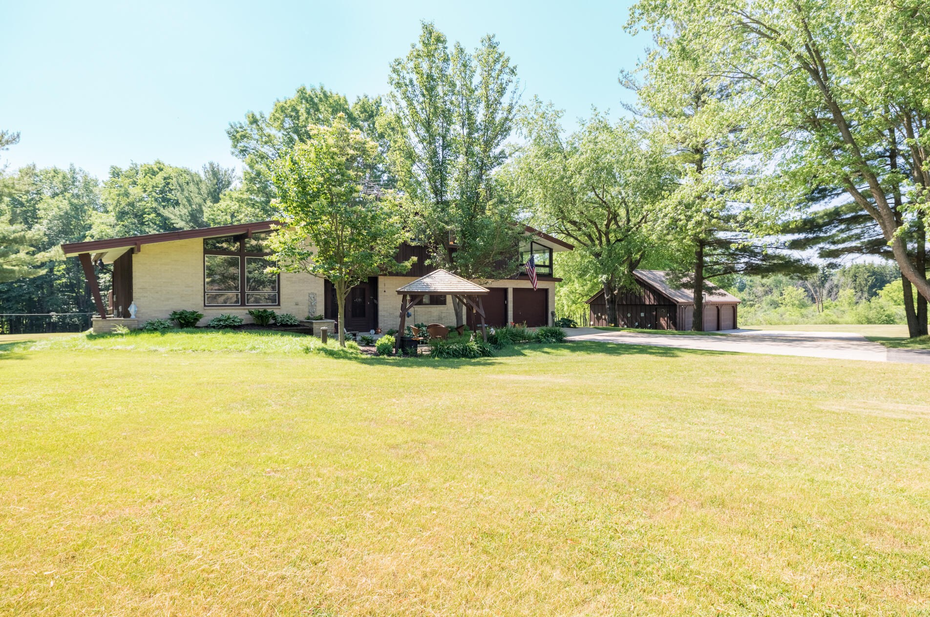 1876 Granville Rd, Cedarburg, WI 53012