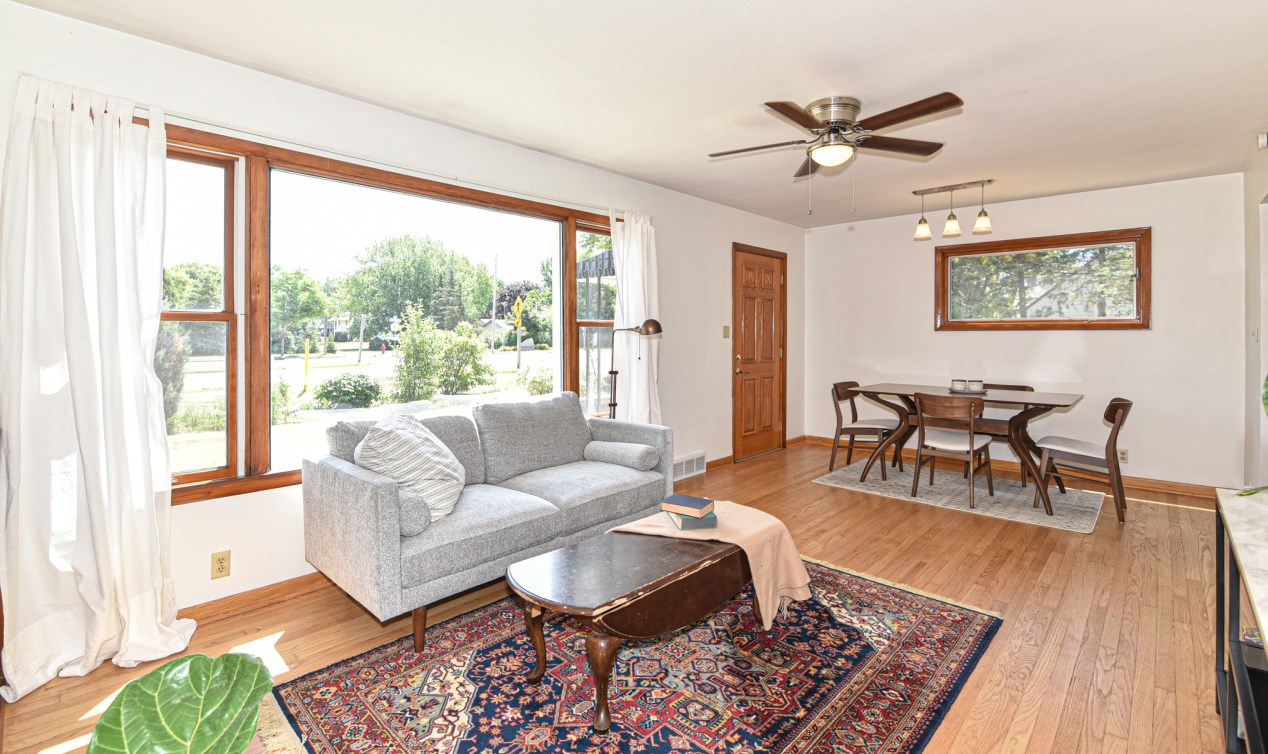 1045 Calhoun Rd, Brookfield, WI 53005-6885