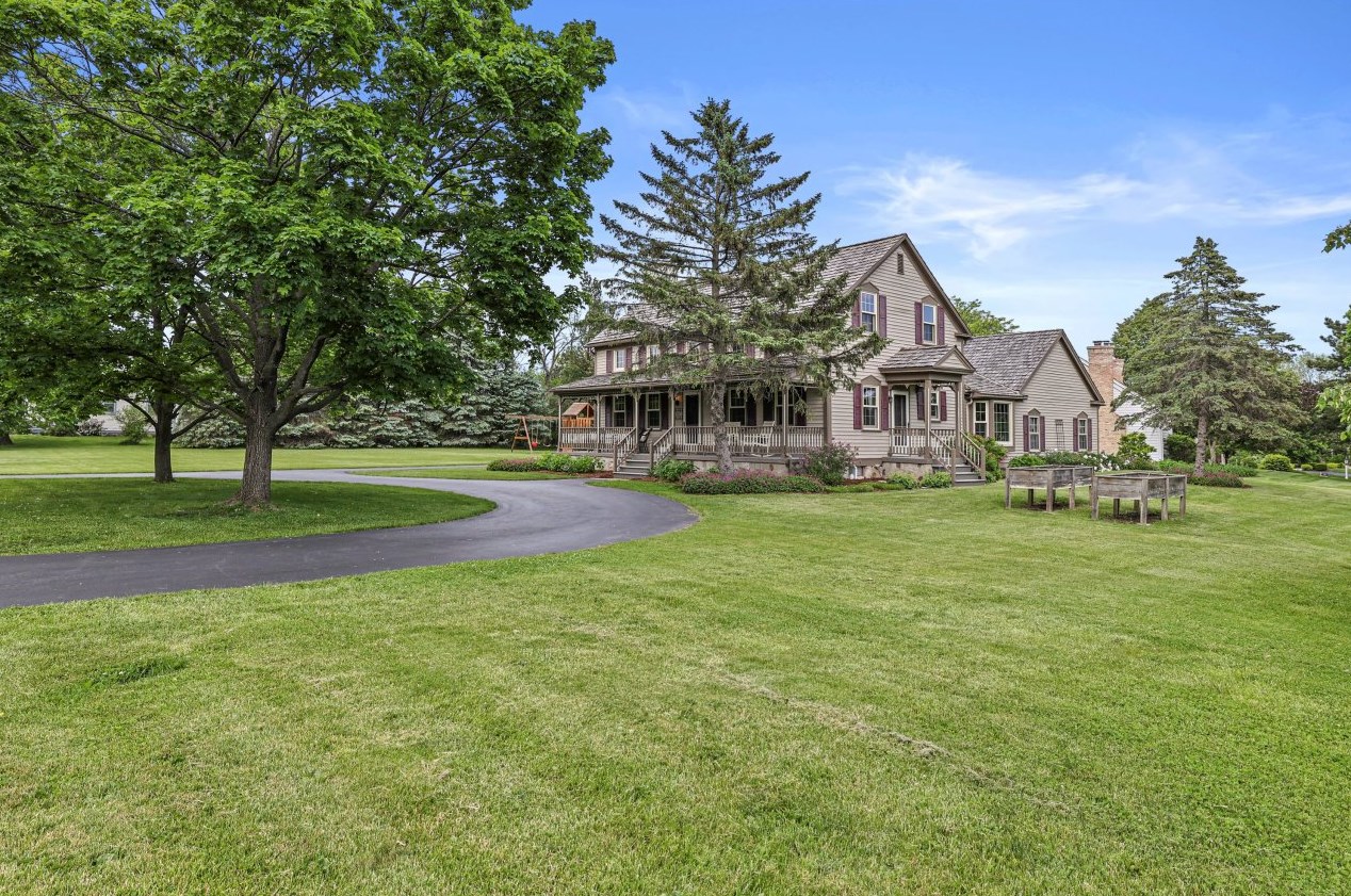 10942 N Range Line Rd, Thiensville, WI 53092