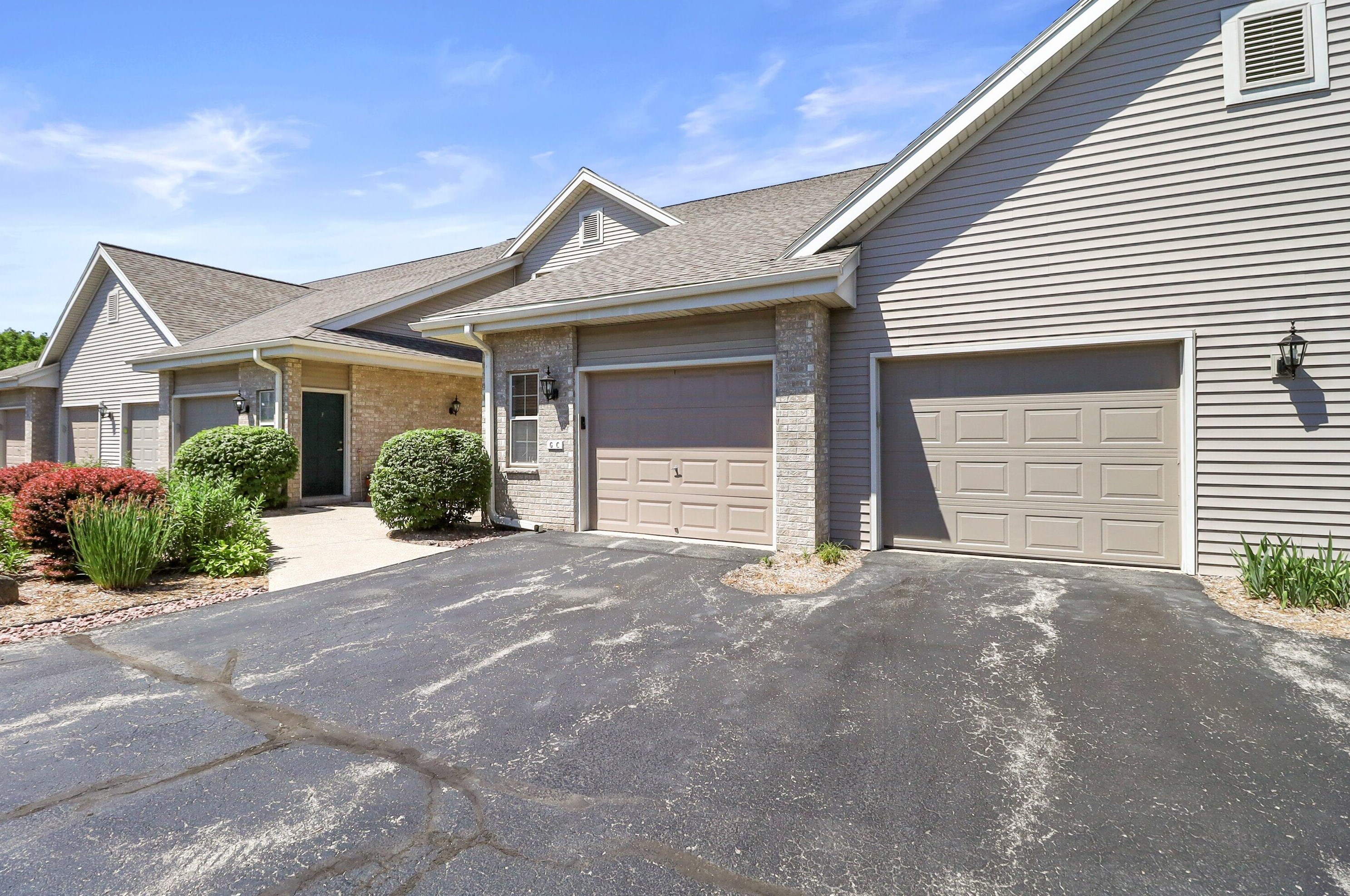 18650 Emerald Cir, Brookfield WI  53045-3662 exterior