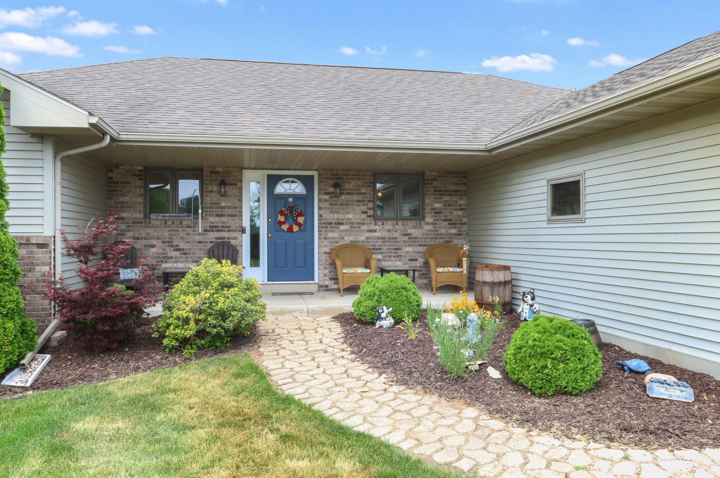 2938 Dutch Dr, Delavan, WI 53115-3204