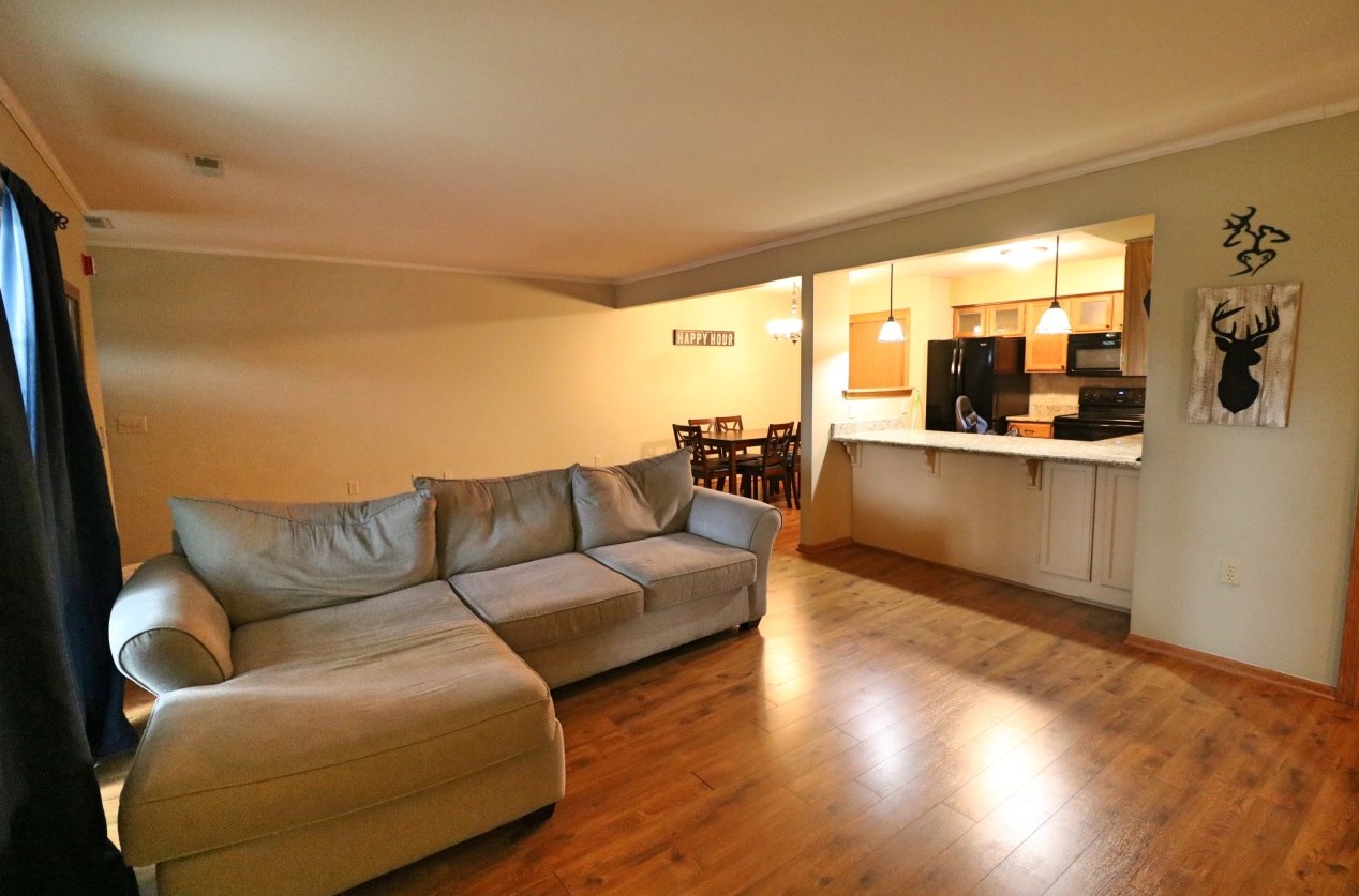 6175 S Creekside Dr #2, Cudahy, WI 53110