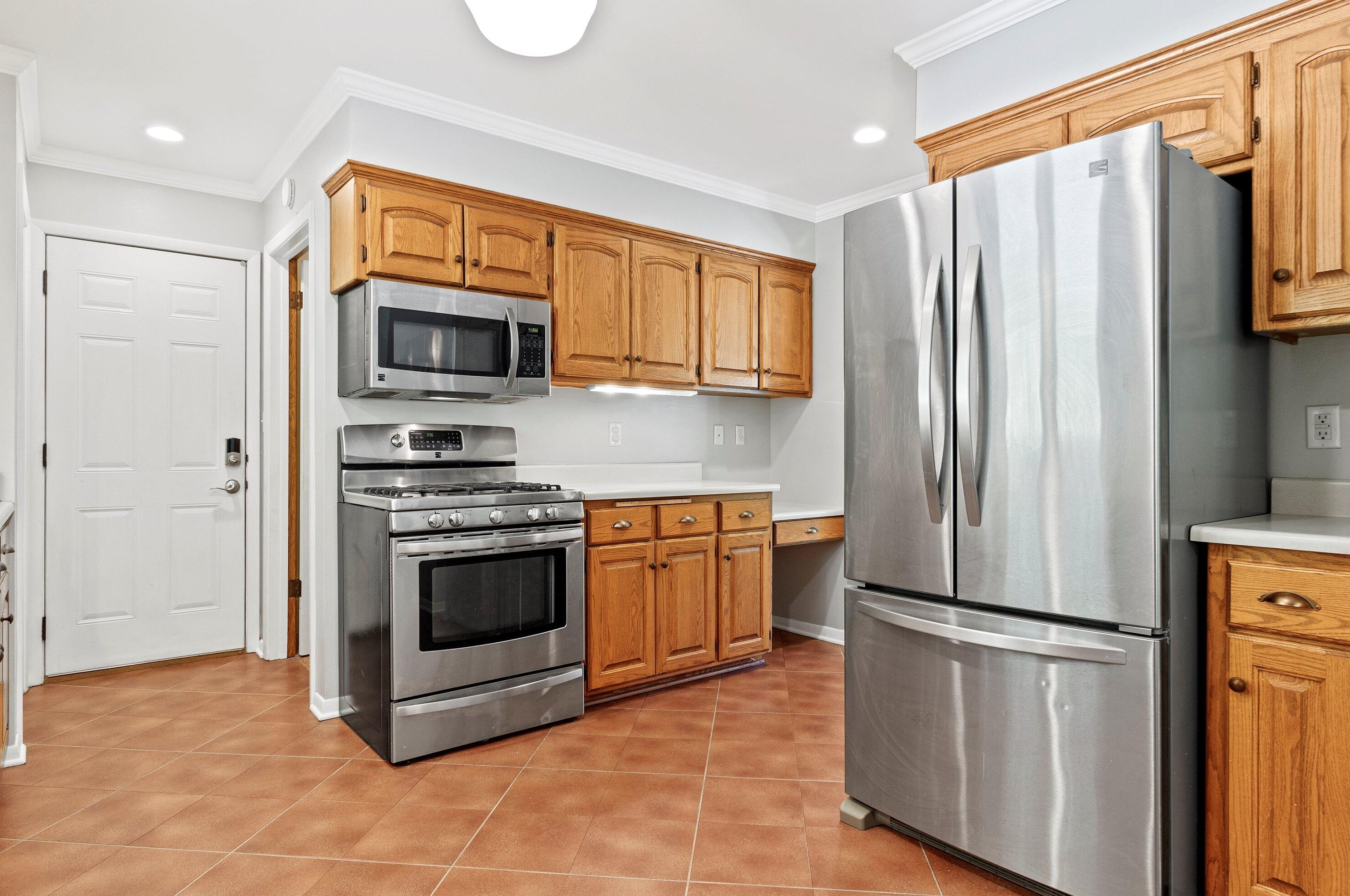 1385 Helene Dr, Brookfield, WI 53045-5405
