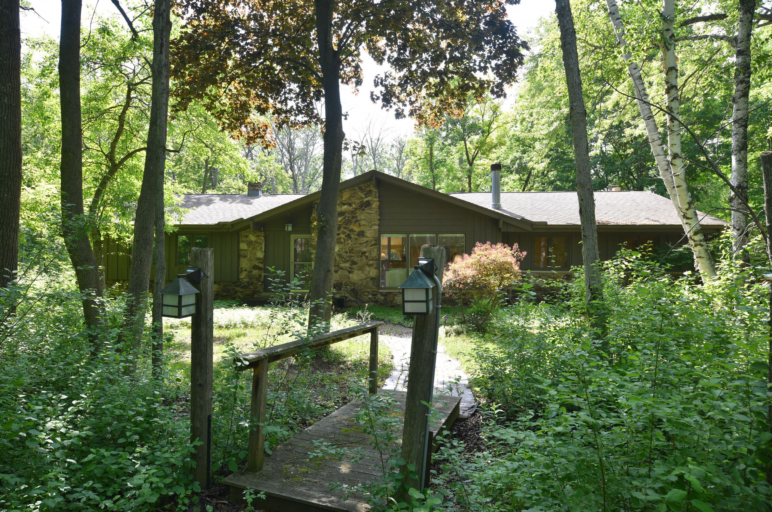 12231 N River Rd, Thiensville, WI 53092