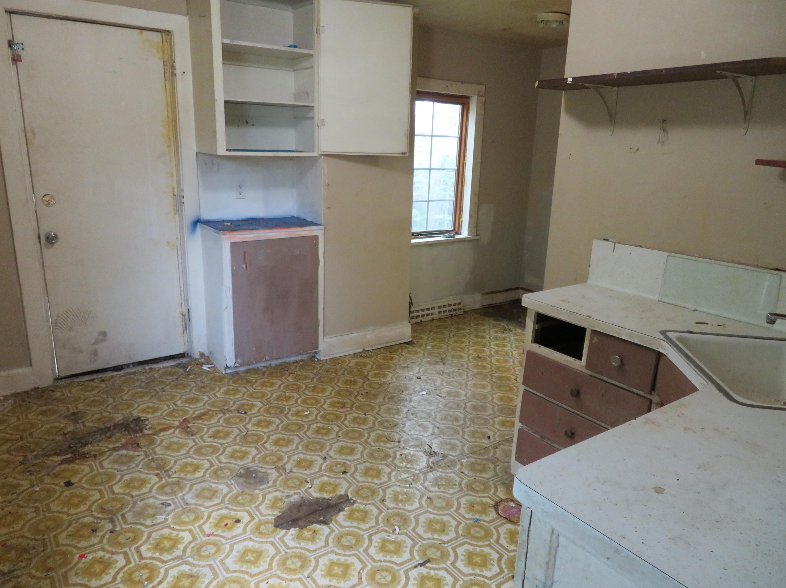 1023 Albert St, Racine, WI 53404-2703
