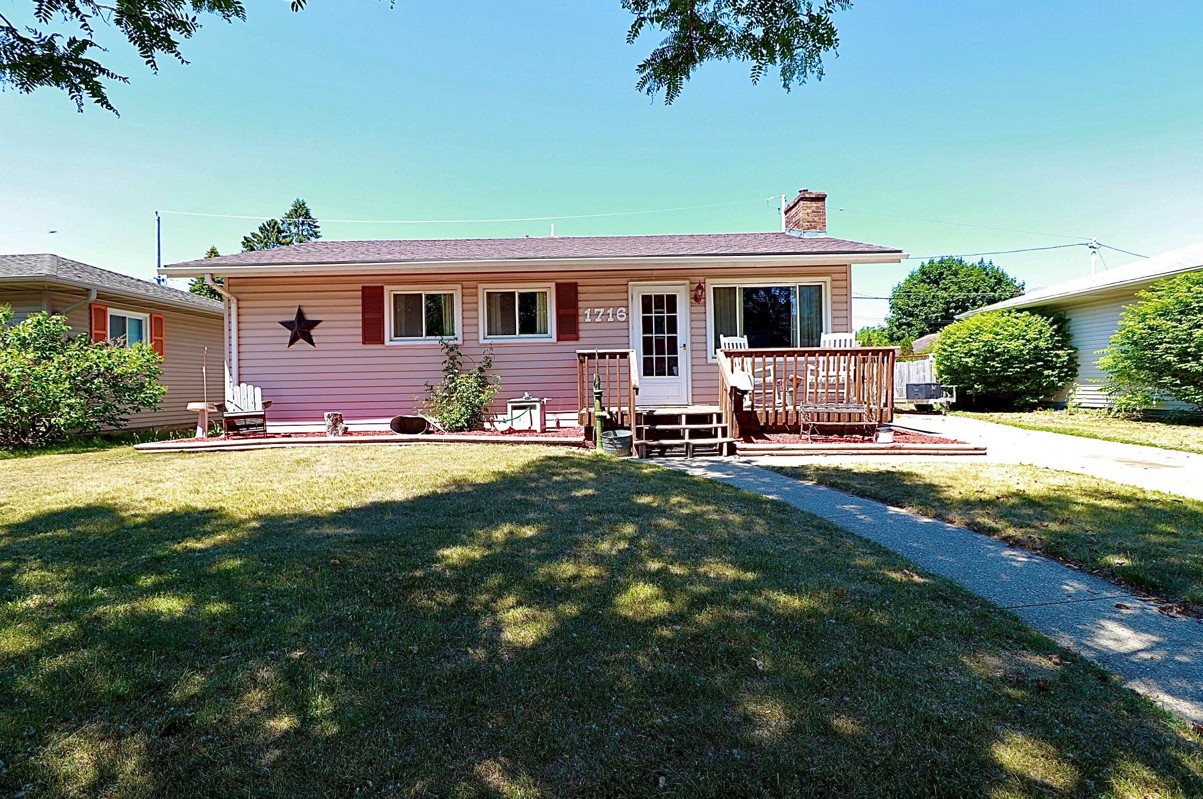 1716 85th St, Kenosha, WI 53143