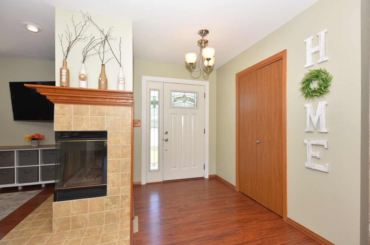 419 Crossroad Ct, Grafton, WI 53024-1189